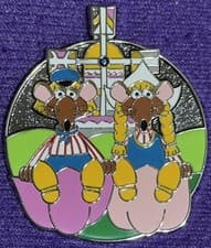 Rizzo Yolanda on It’s a Small World Muppets Park Day Mystery Box Pin front