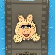 Miss Piggy Pin front