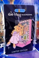 Vanities Miss Piggy front