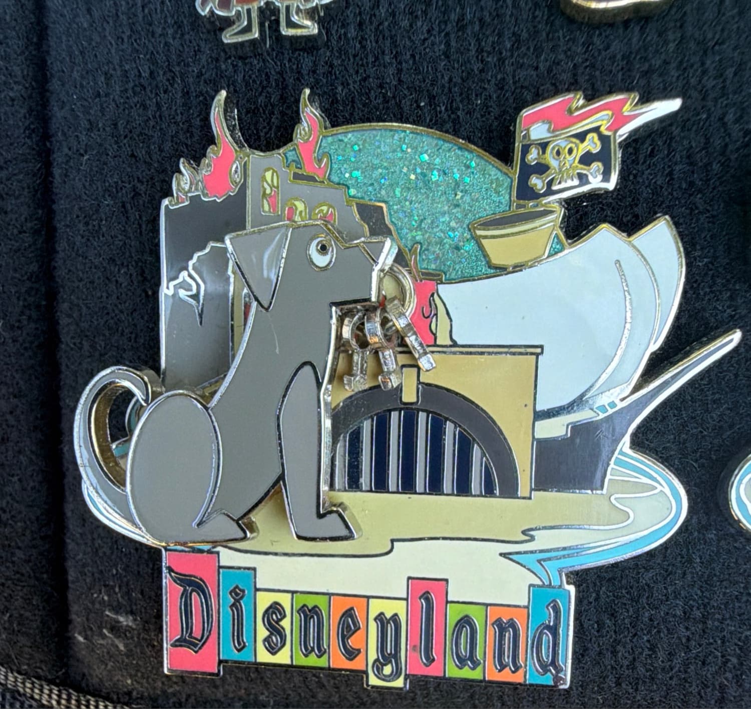 Disneyland 50th Anniversary Retro Pirates of the Caribbean Dog with Keys Dangle Pin front