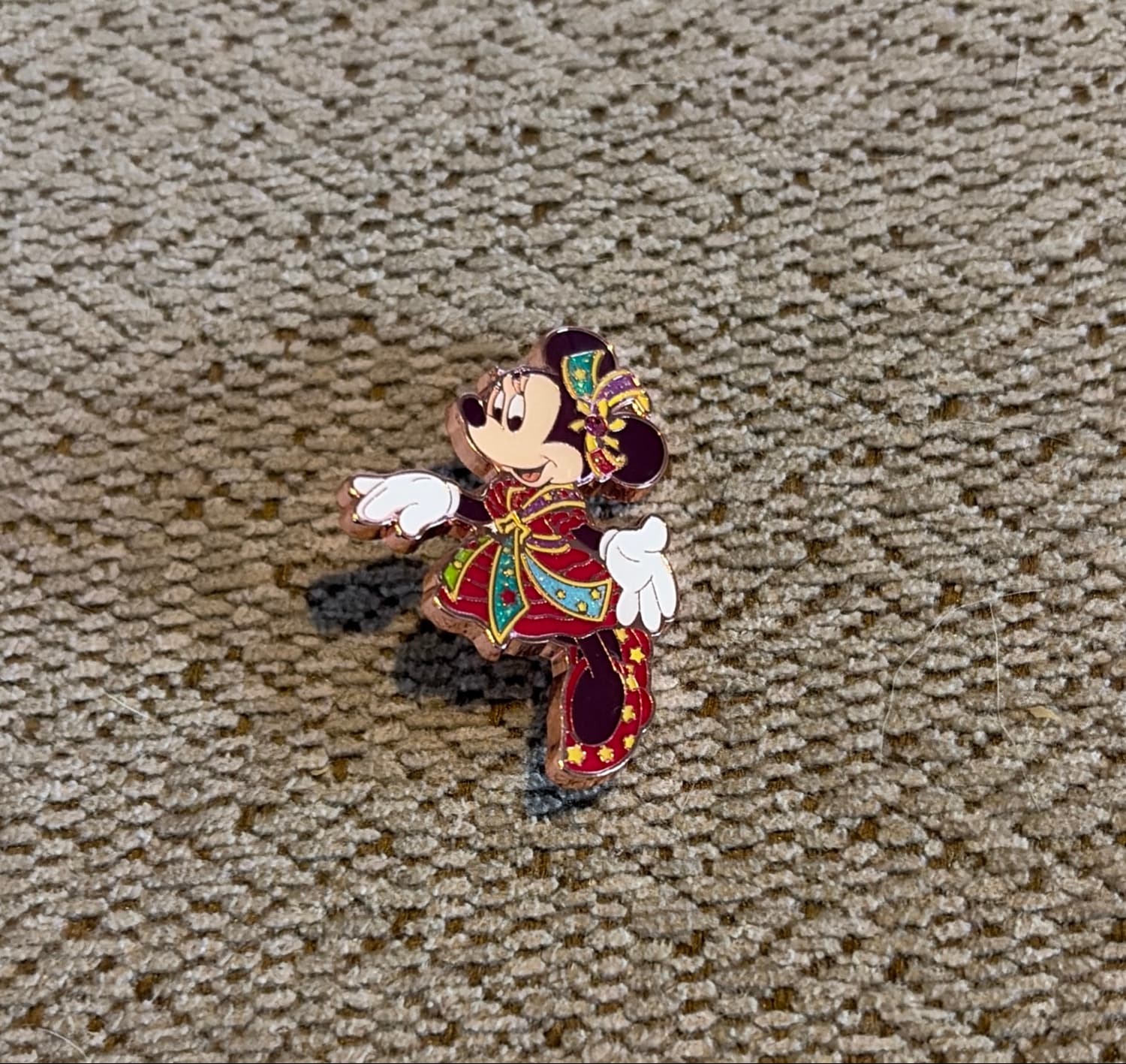 Minnie Mouse Mardi Gras 2019 Pin front