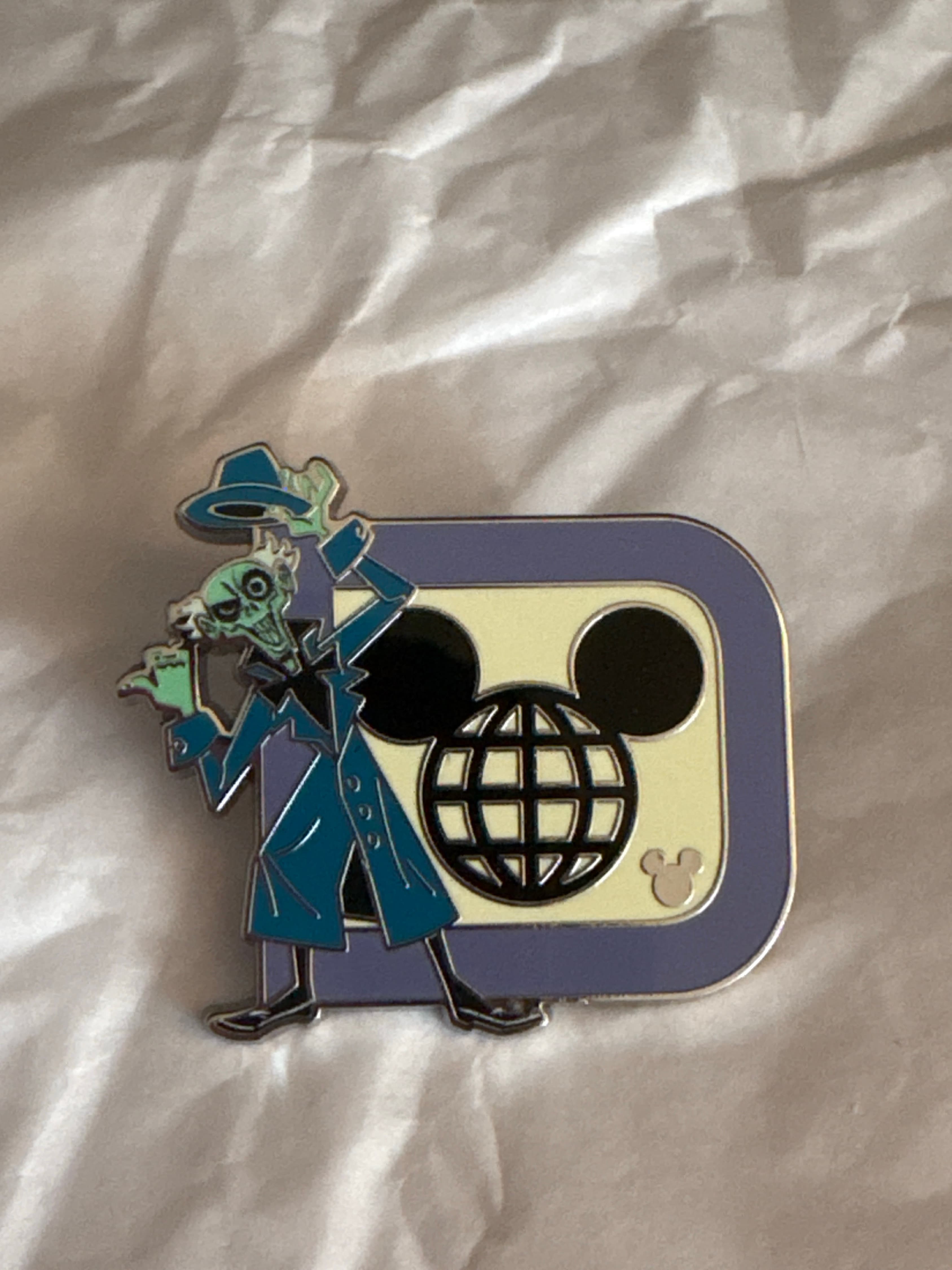 Hitchhiking Ghost (Ezra) Walt Disney World D front