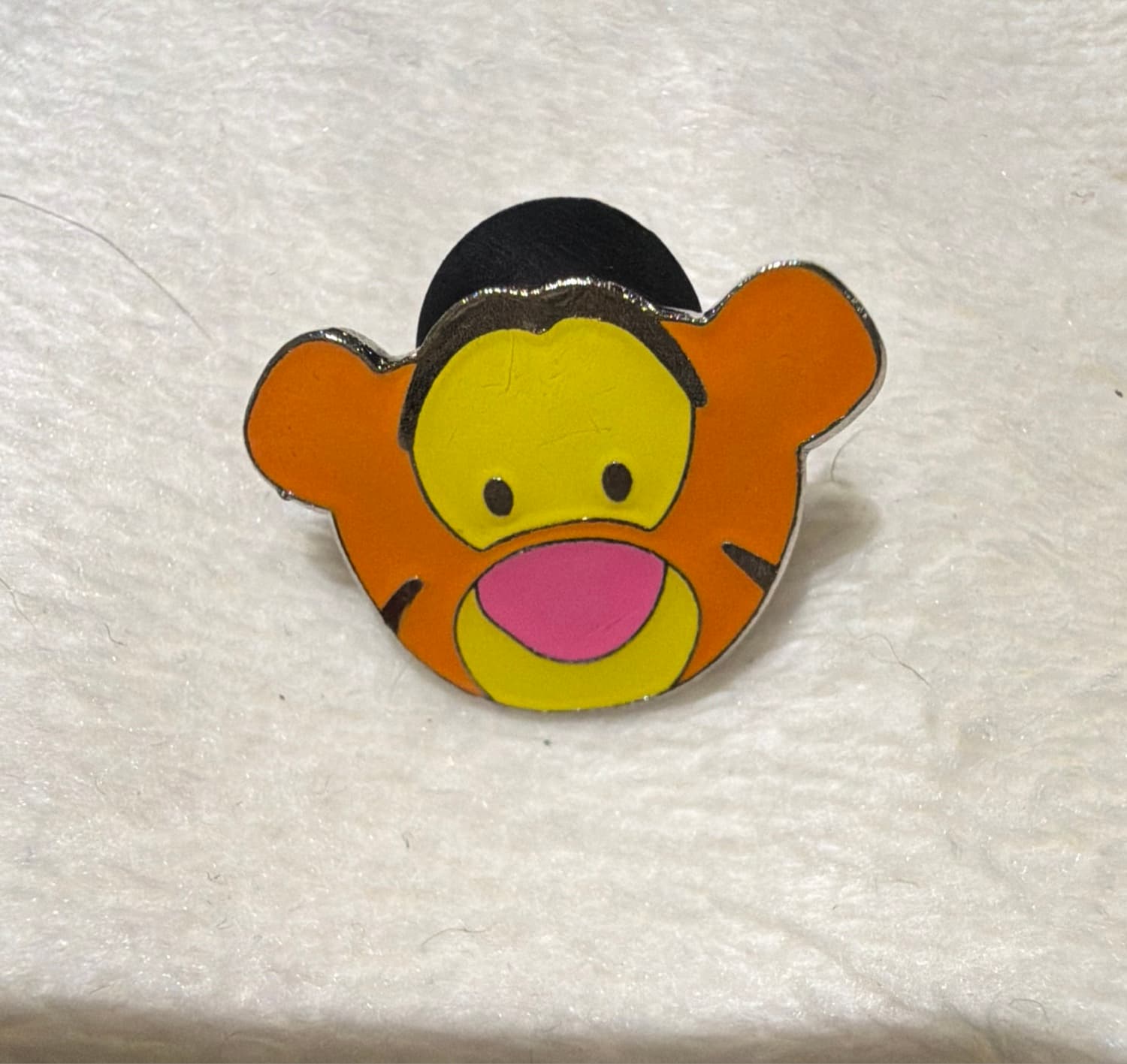 Tigger Head Face Pin front
