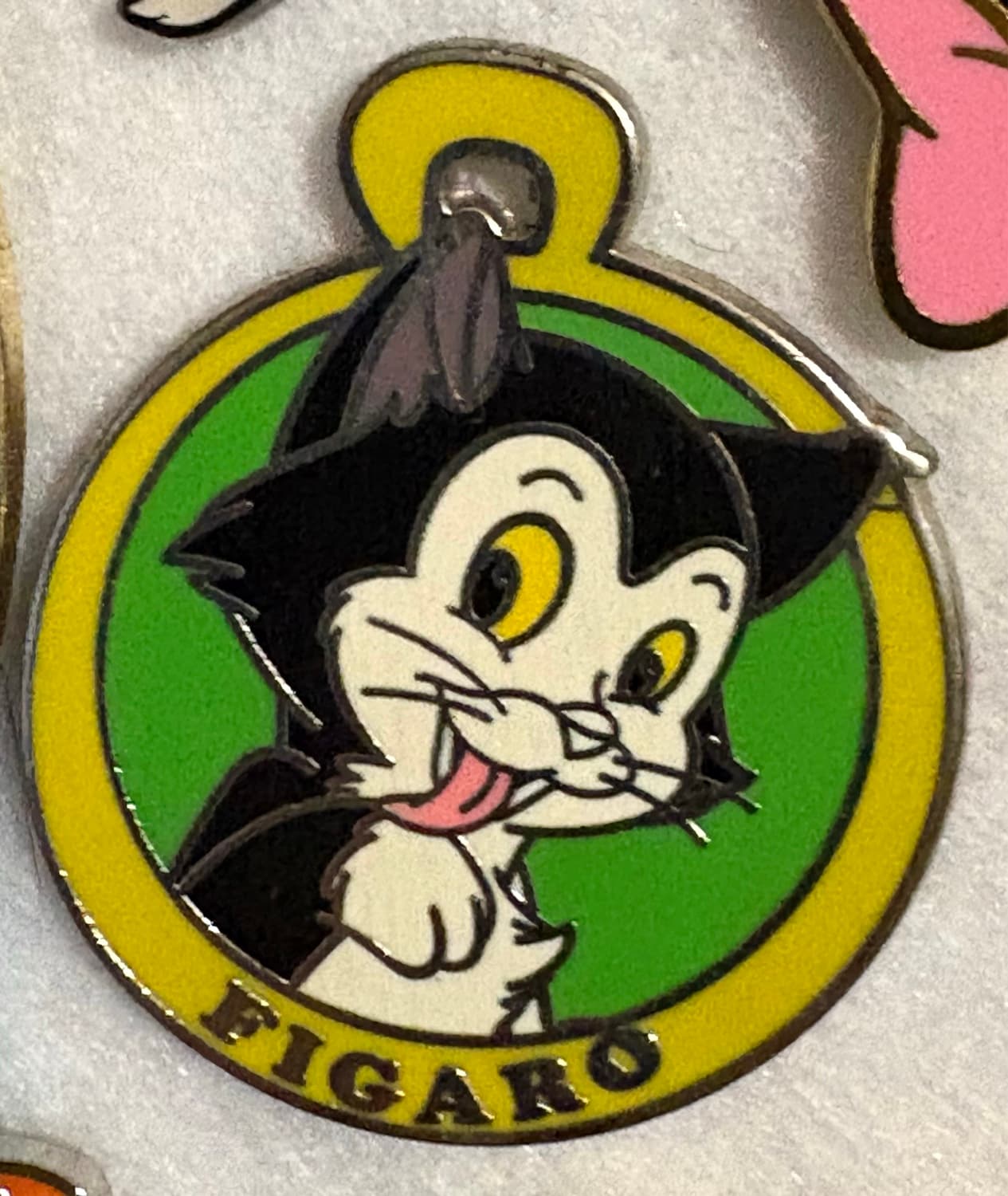 Figaro Collar Tag Pin front