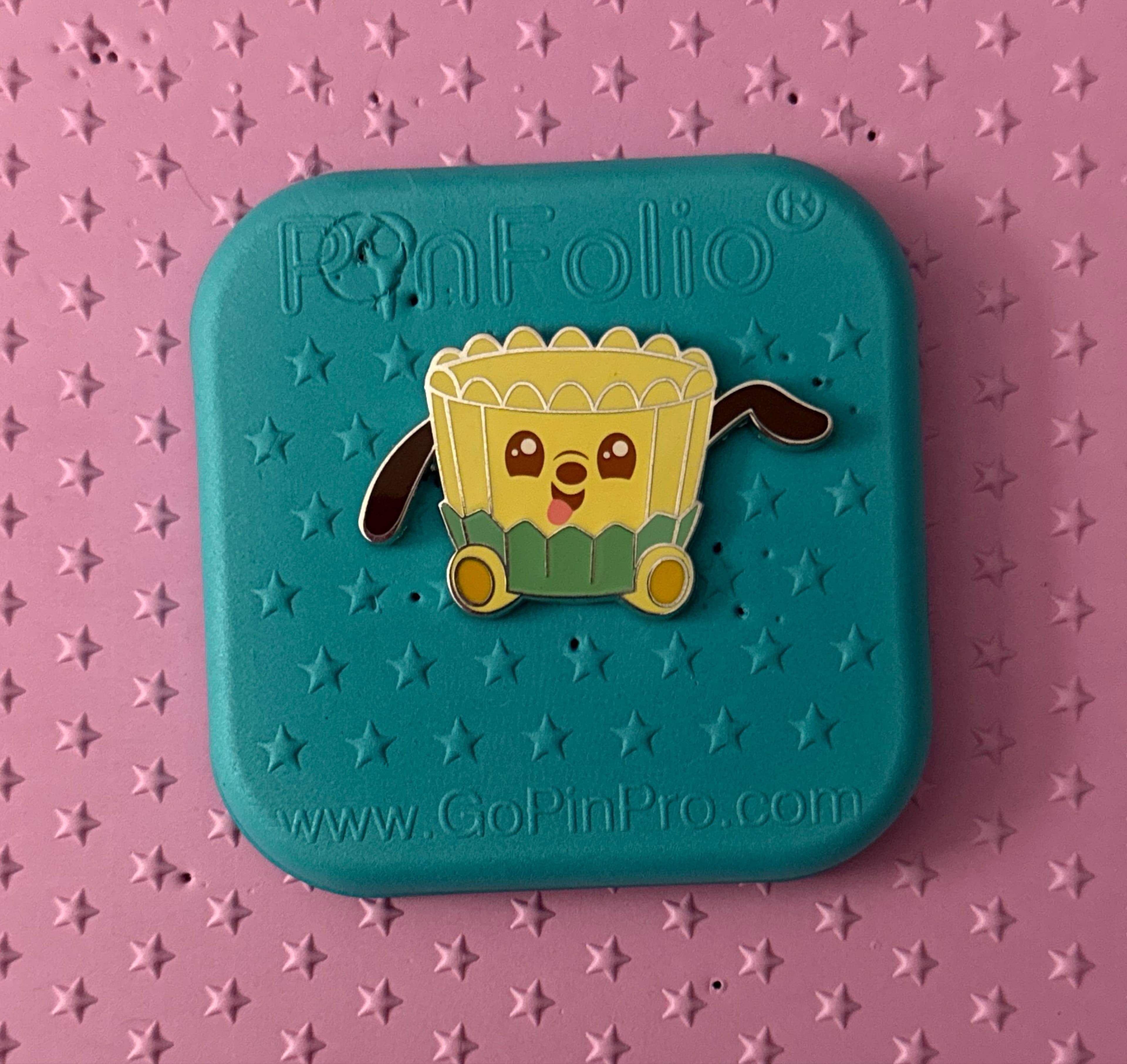 Pluto Peanut Butter Chocolate Swirl Cup - Munchlings Mystery Collection (Series 1) front