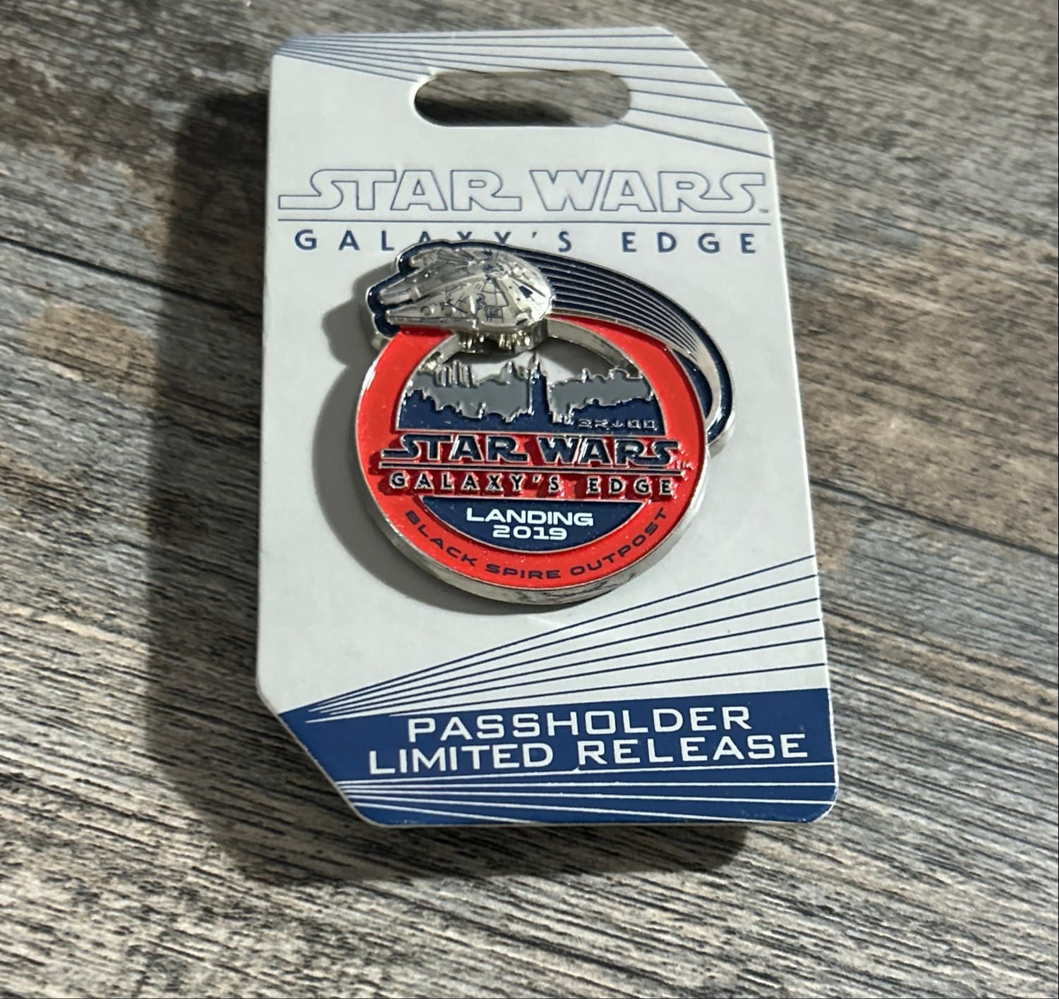 Star Wars Galaxy's Edge Landing 2019 Black Spire Outpost Passholder Limited Release Millennium Falcon Pin front