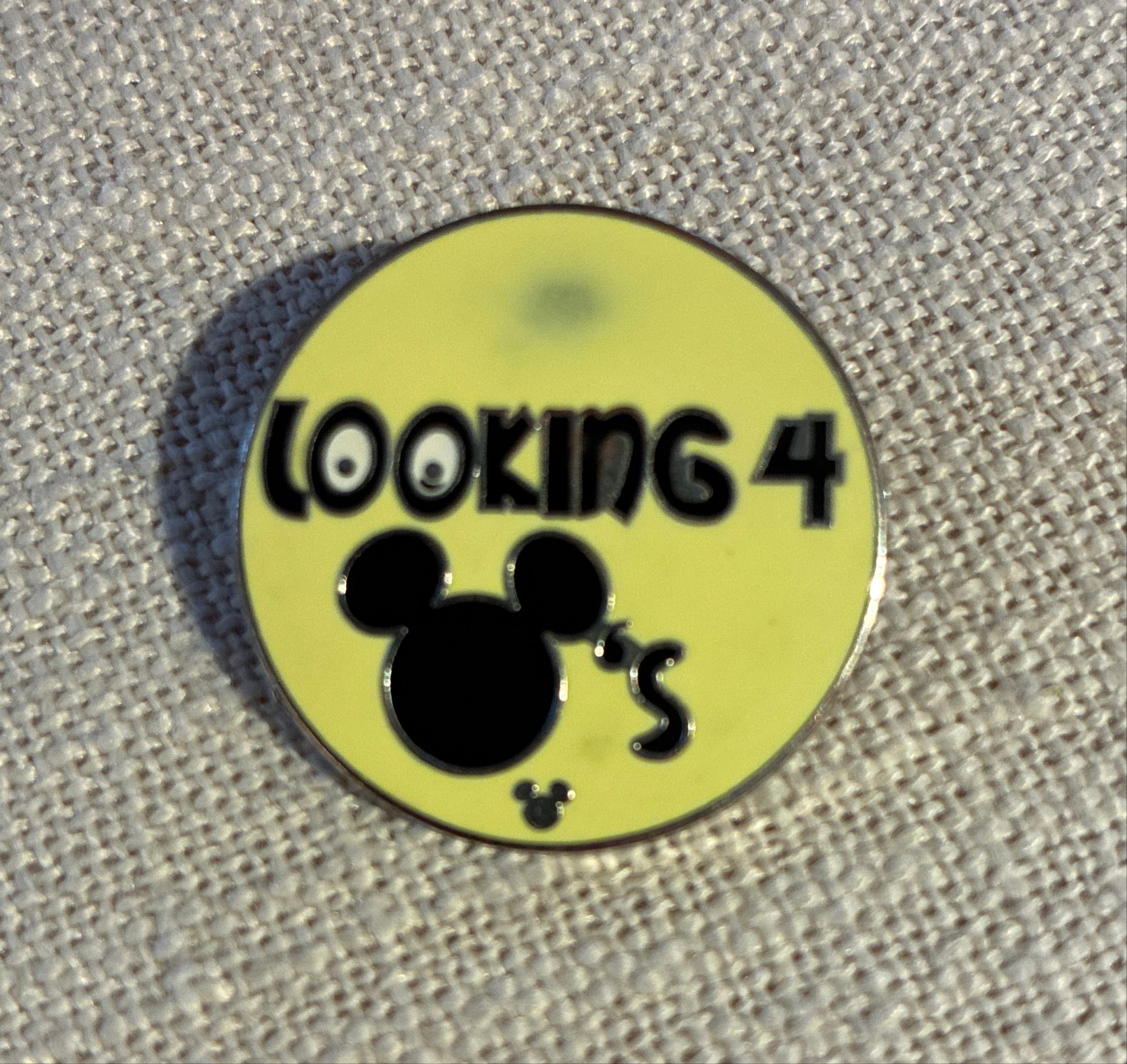 Looking 4 Mickey's Hidden Mickey Pin front