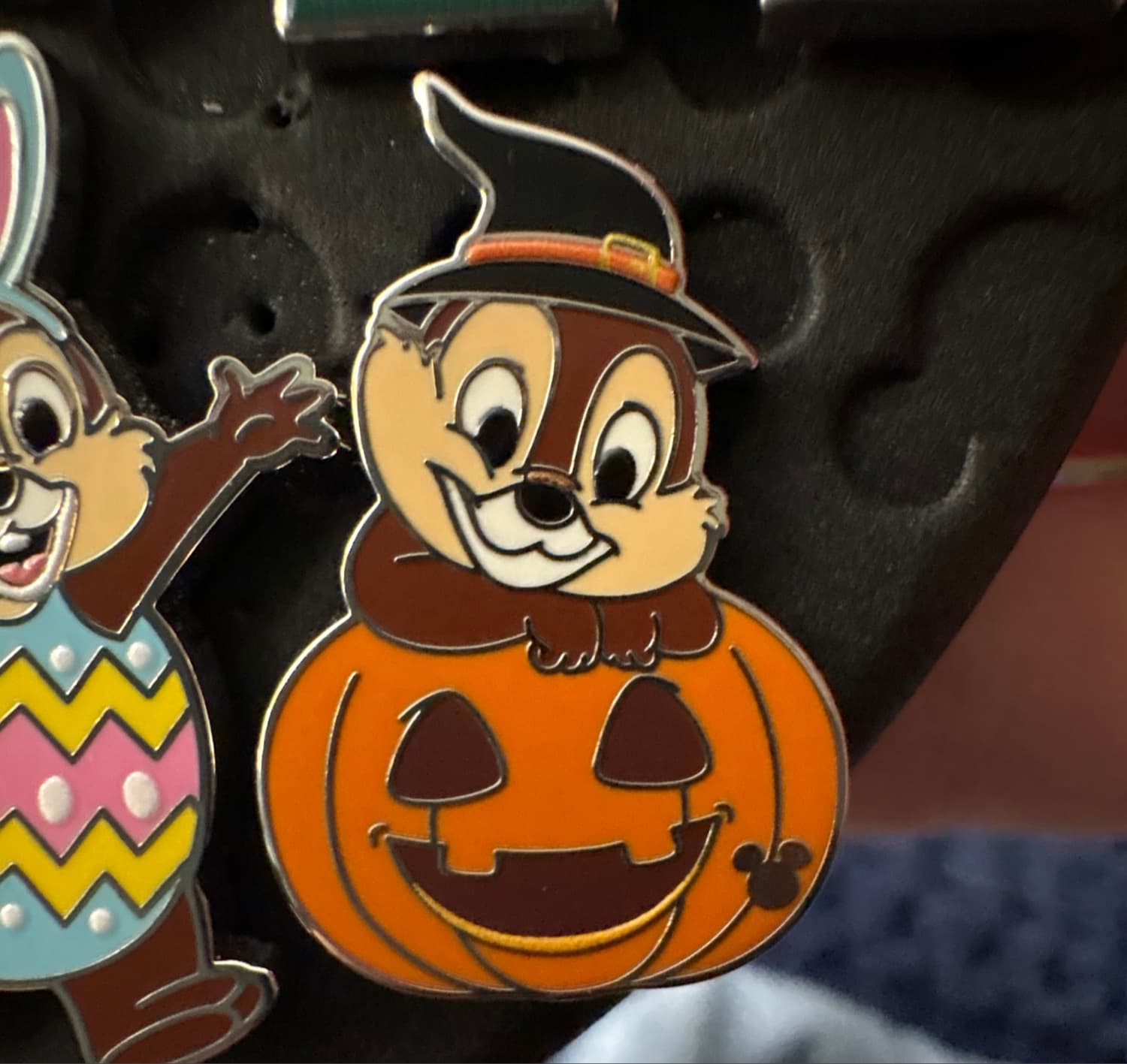 Hidden Disney Pins 2026 - Halloween Chip front