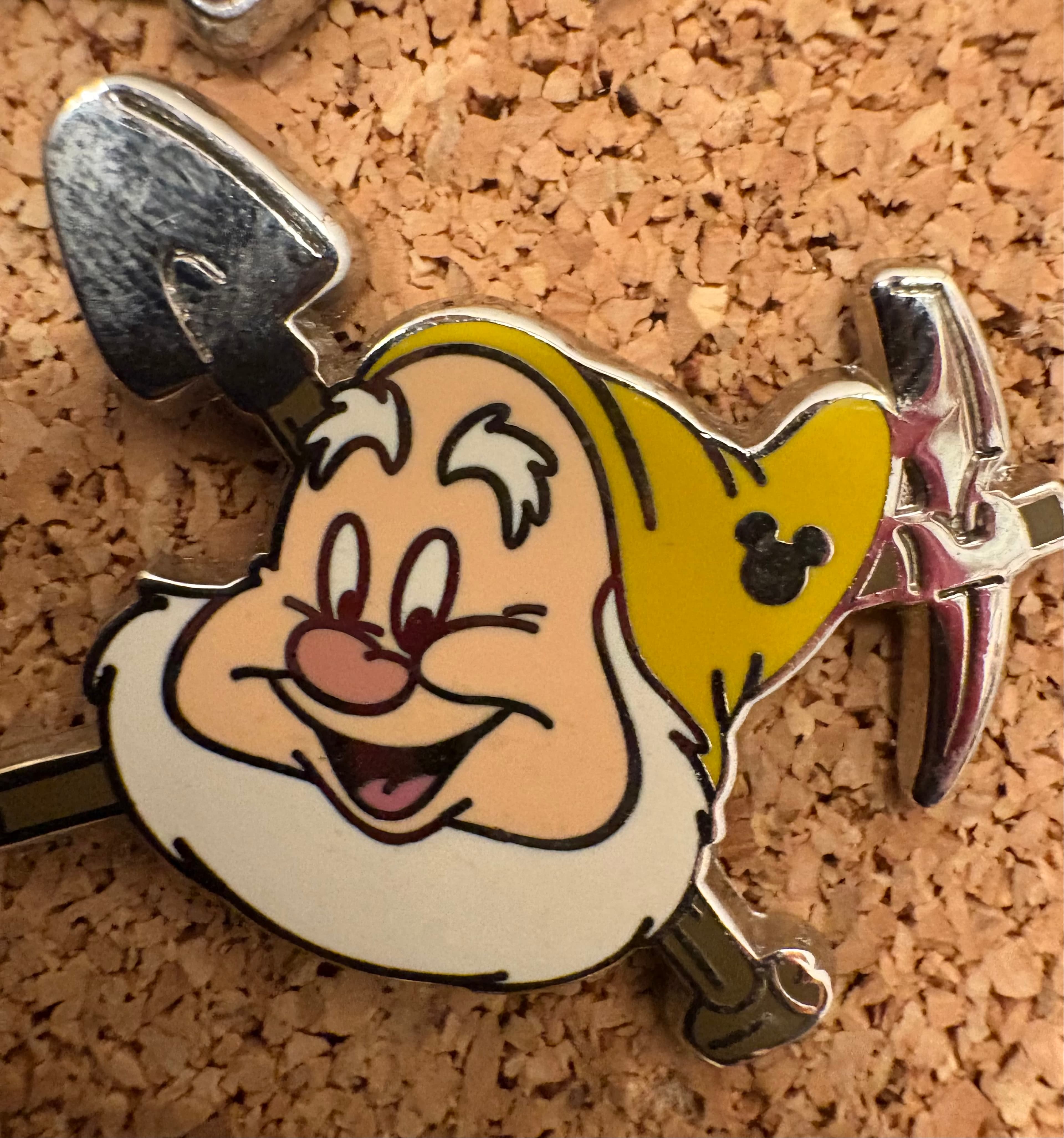 Happy - 2014 Hidden Mickey - The Seven Dwarfs front