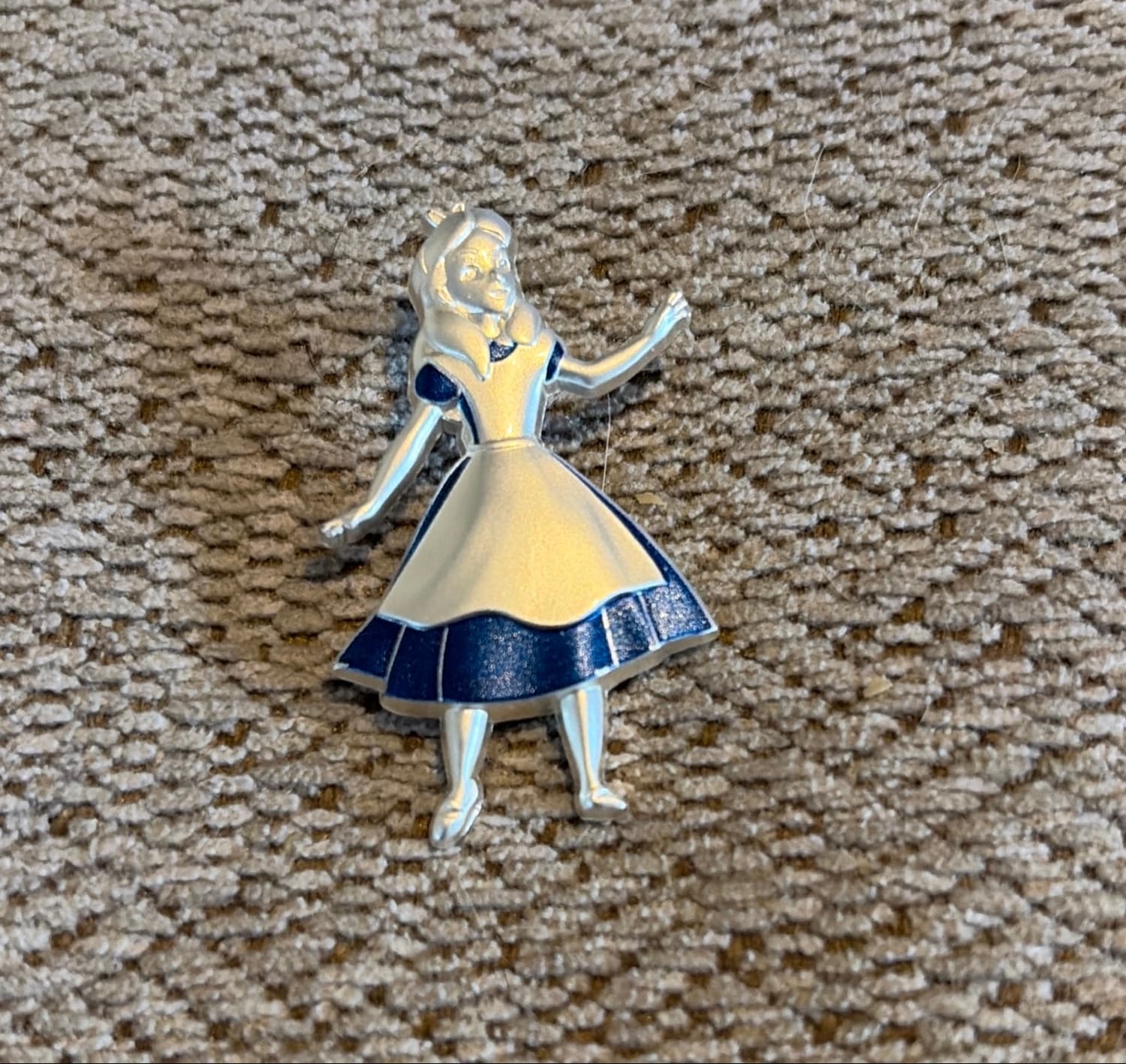 Alice in Wonderland Icons 4-pin Set - Dress front