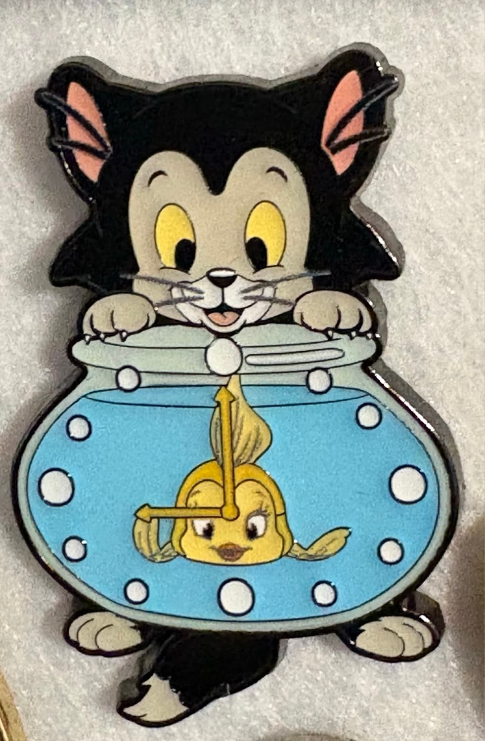 Loungefly Disney Cats Wall Clock Blind Box Pin - Figaro And Cleo front