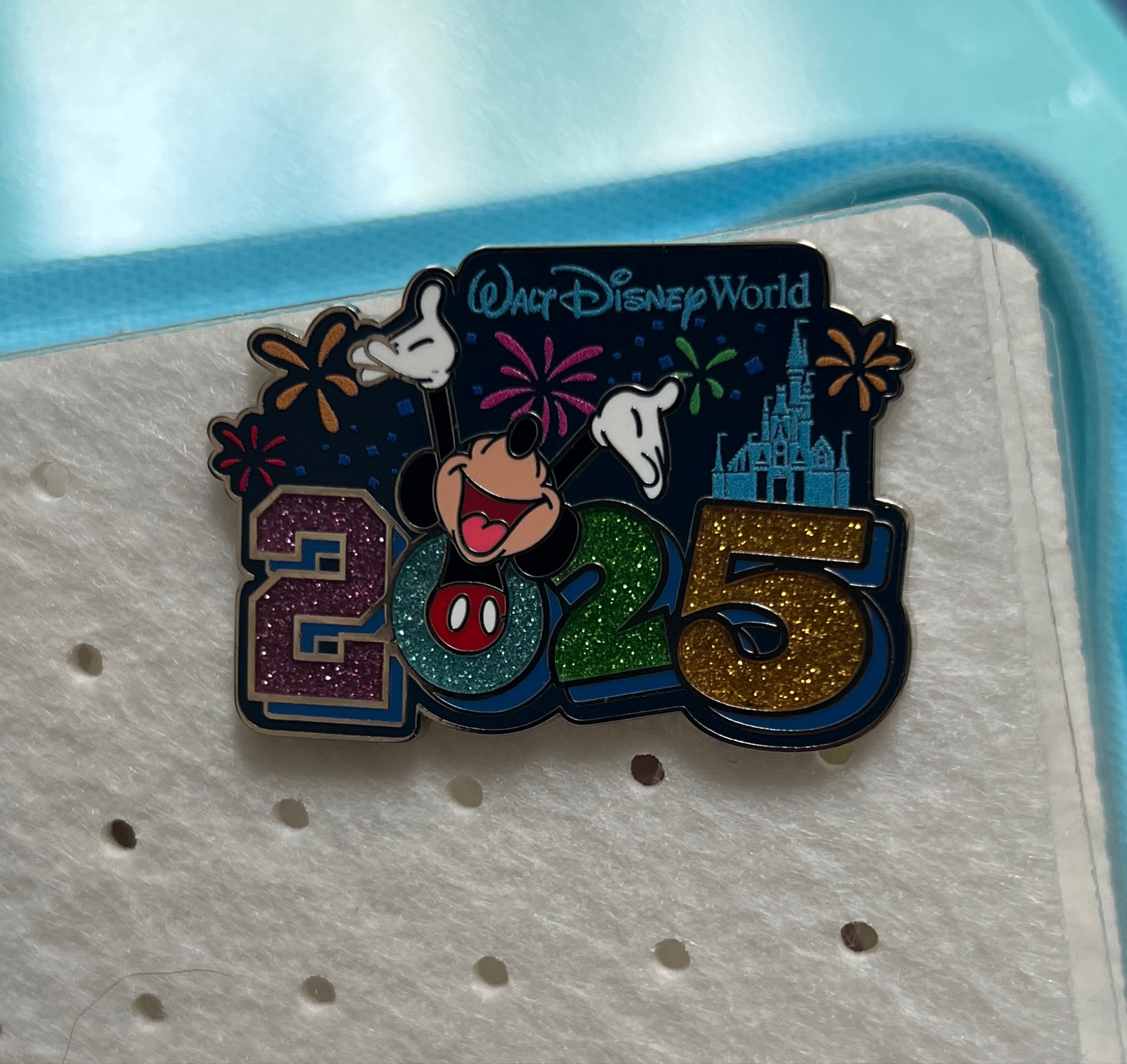 Mickey Mouse Popping out of 0 - 2025 Dated Year Pins - Walt Disney World front