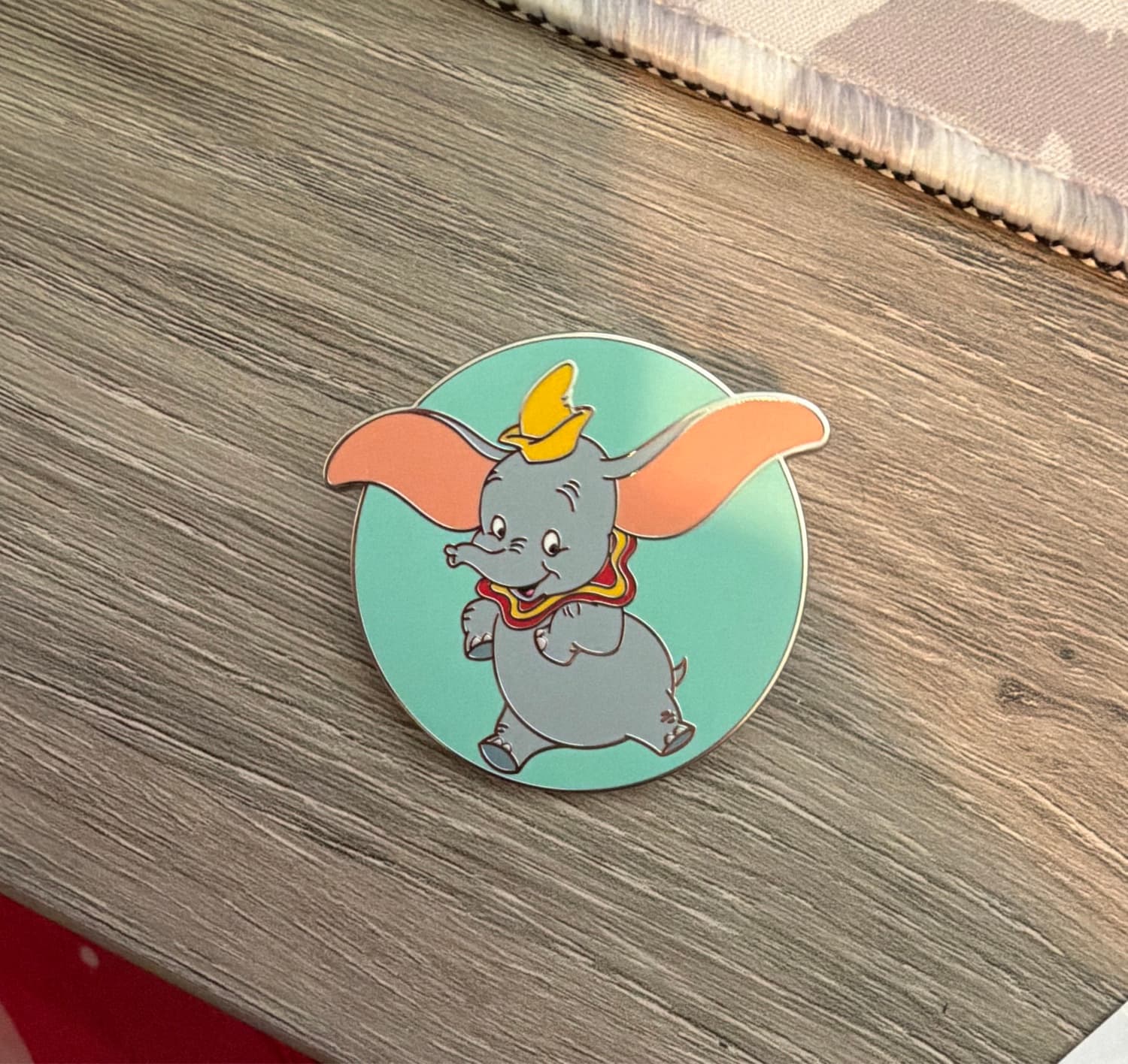 Dumbo - Flying - Mickey Mouse Club Mystery Pin front