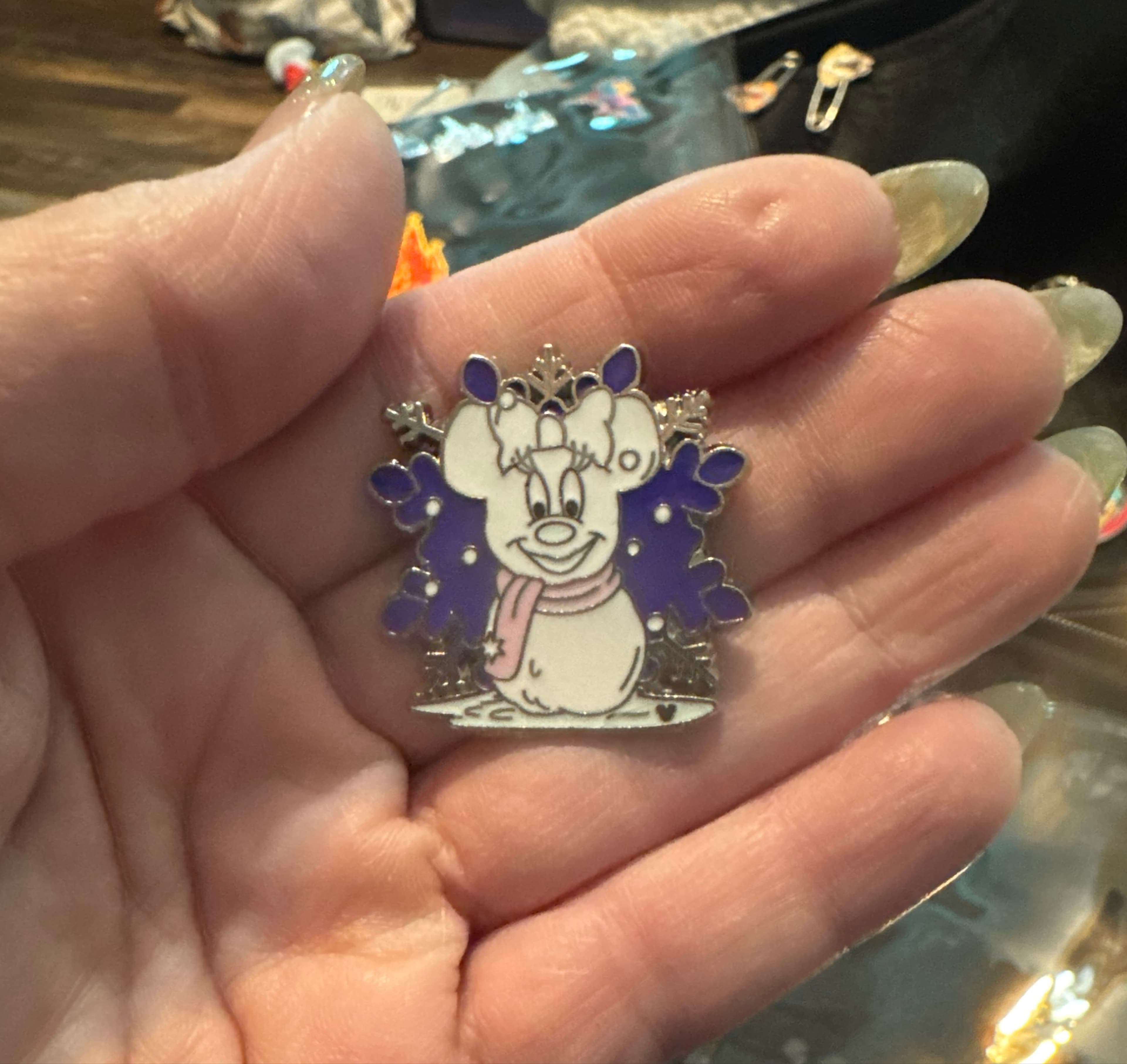 Minnie - Snowman Snowflake - Hidden Mickey 2007 front