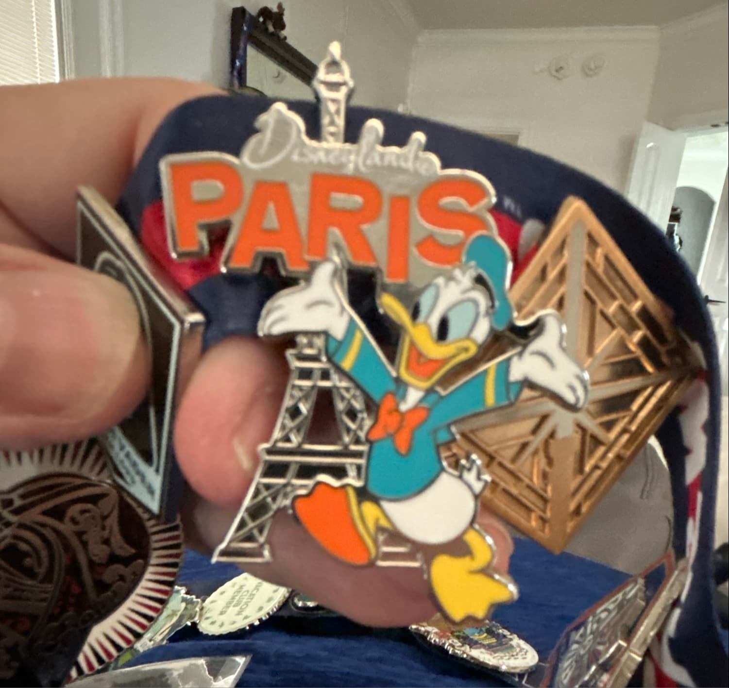 Donald Duck - Eiffel Tower - Disneyland Paris front