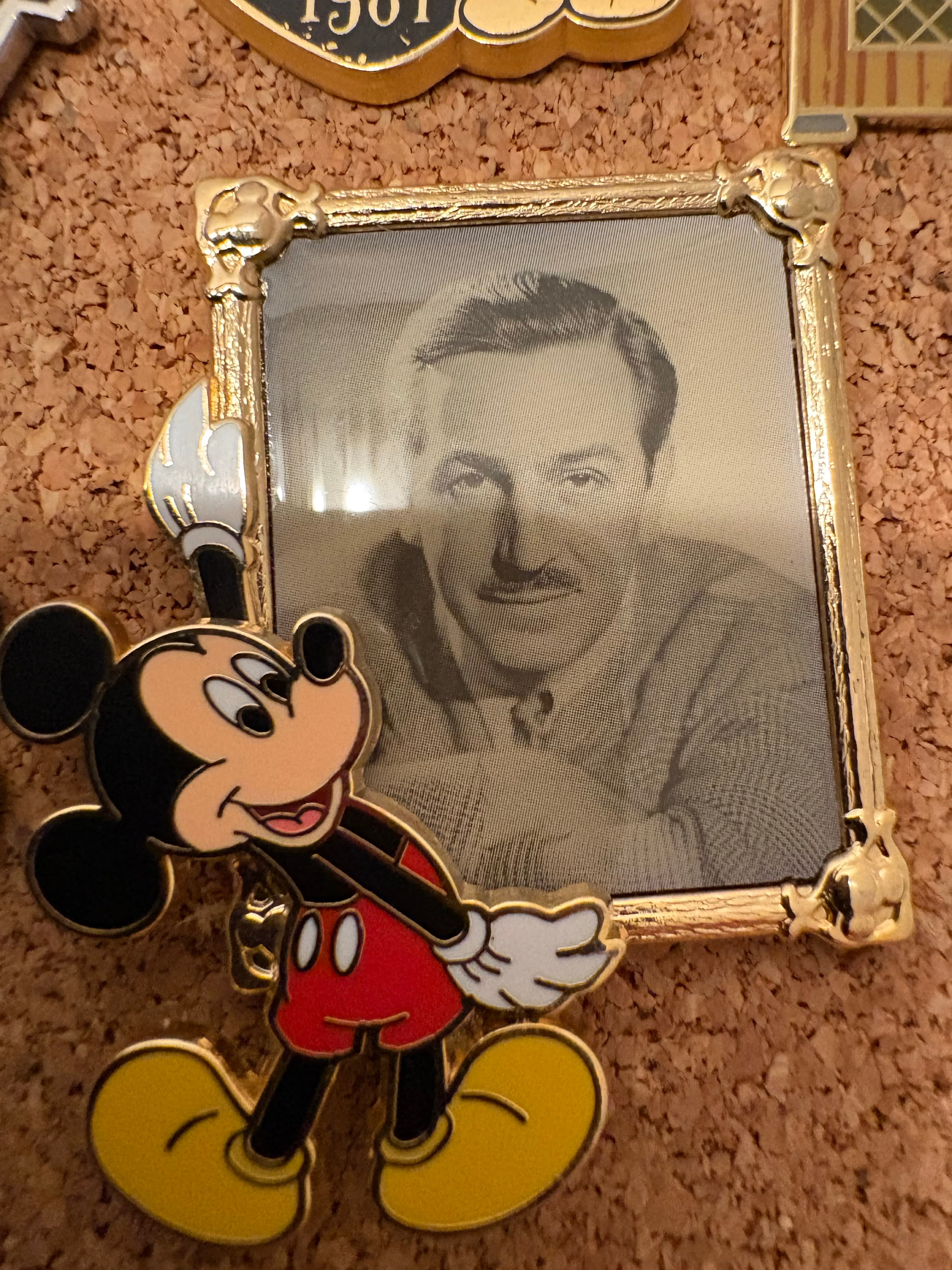 Mickey - Holding Picture Frame front