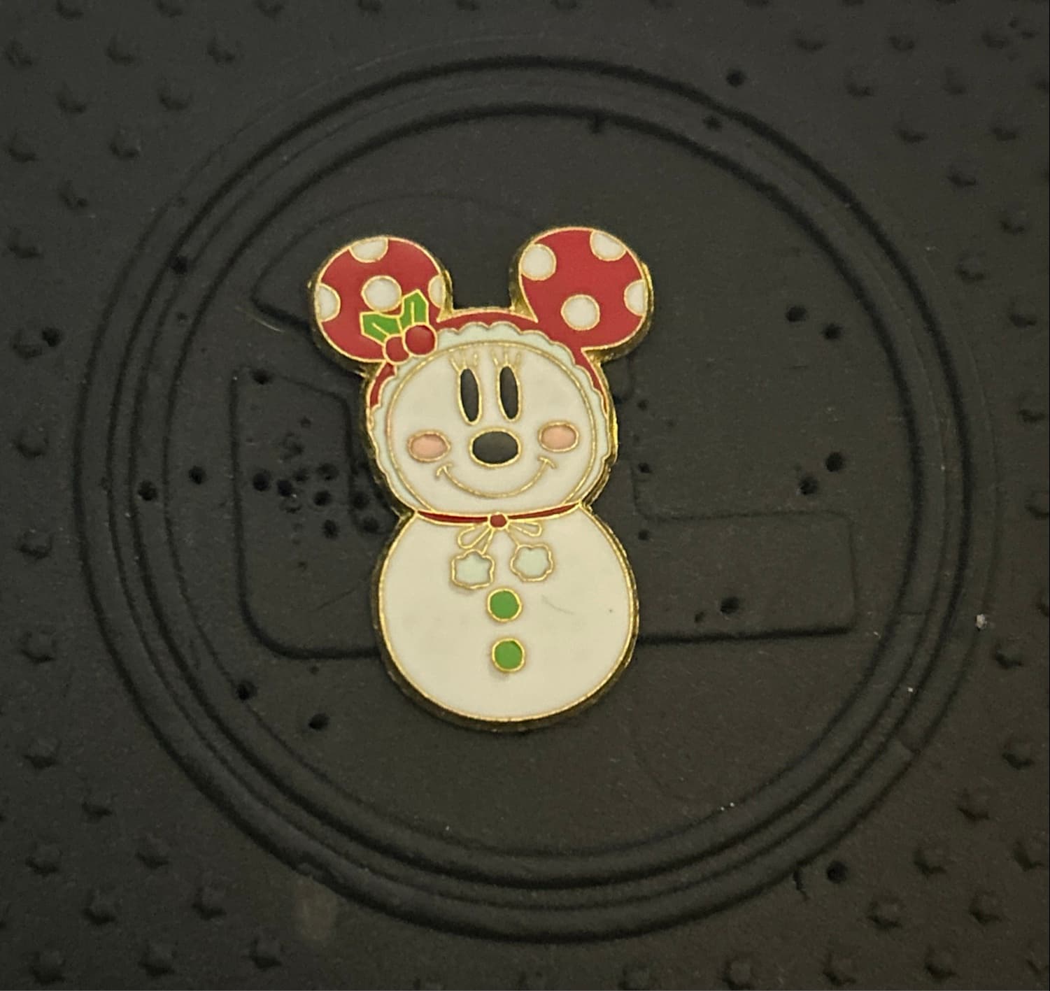 Minnie Mouse Snowman Pin front