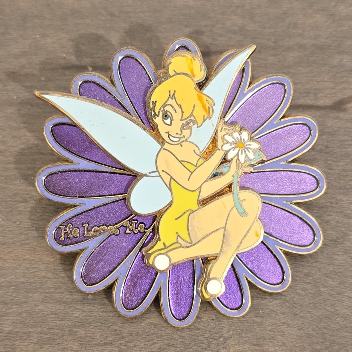 Tinker Bell - He Loves Me (Purple Daisy) Pin front
