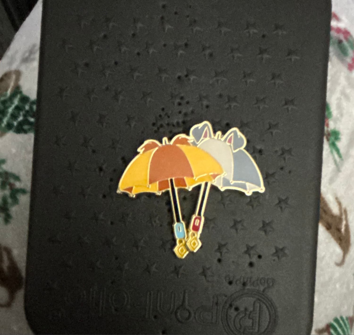 Lady & The Tramp Umbrella Pin front