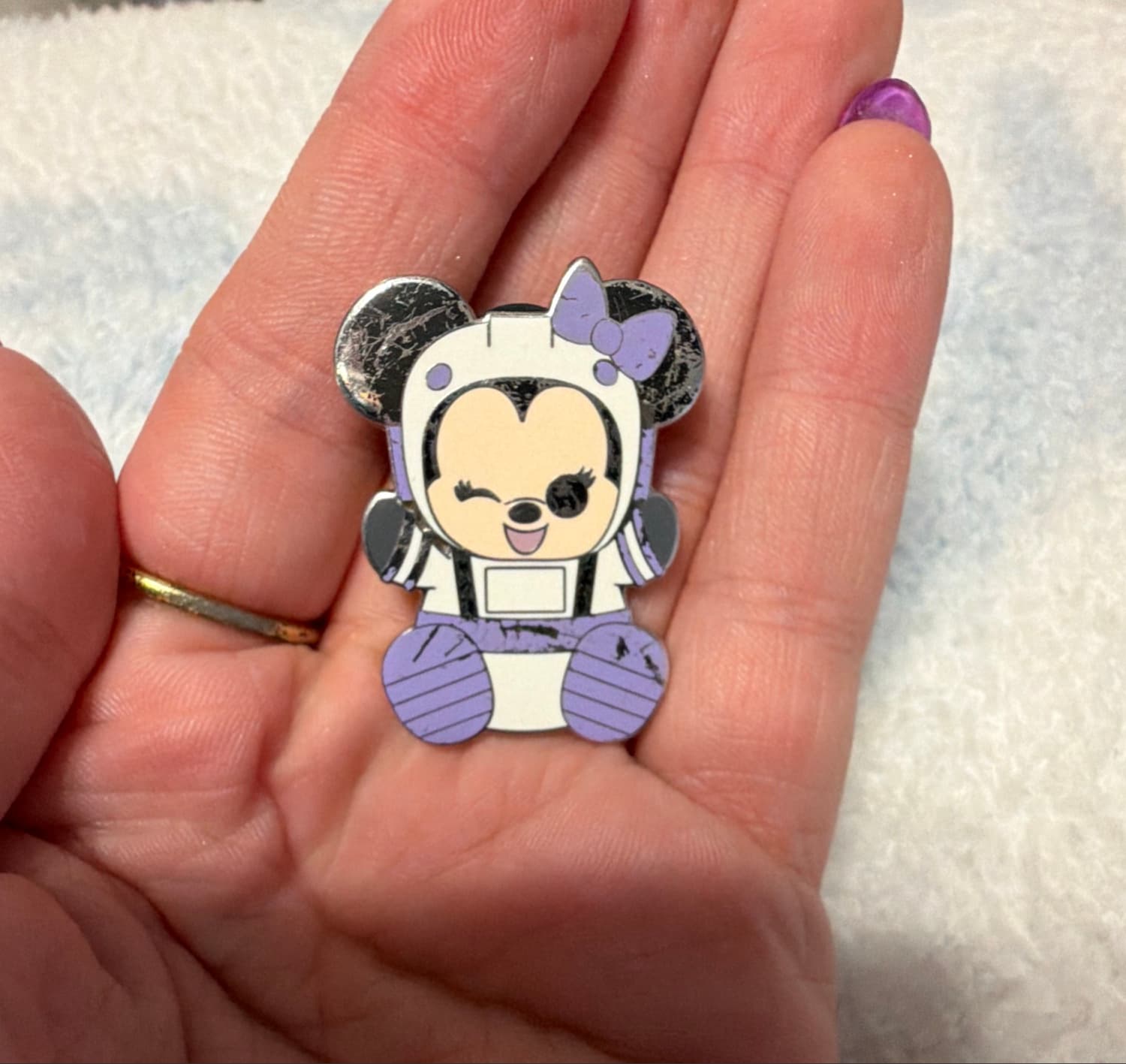 Astronaut Minnie Mouse Wishable Pin front