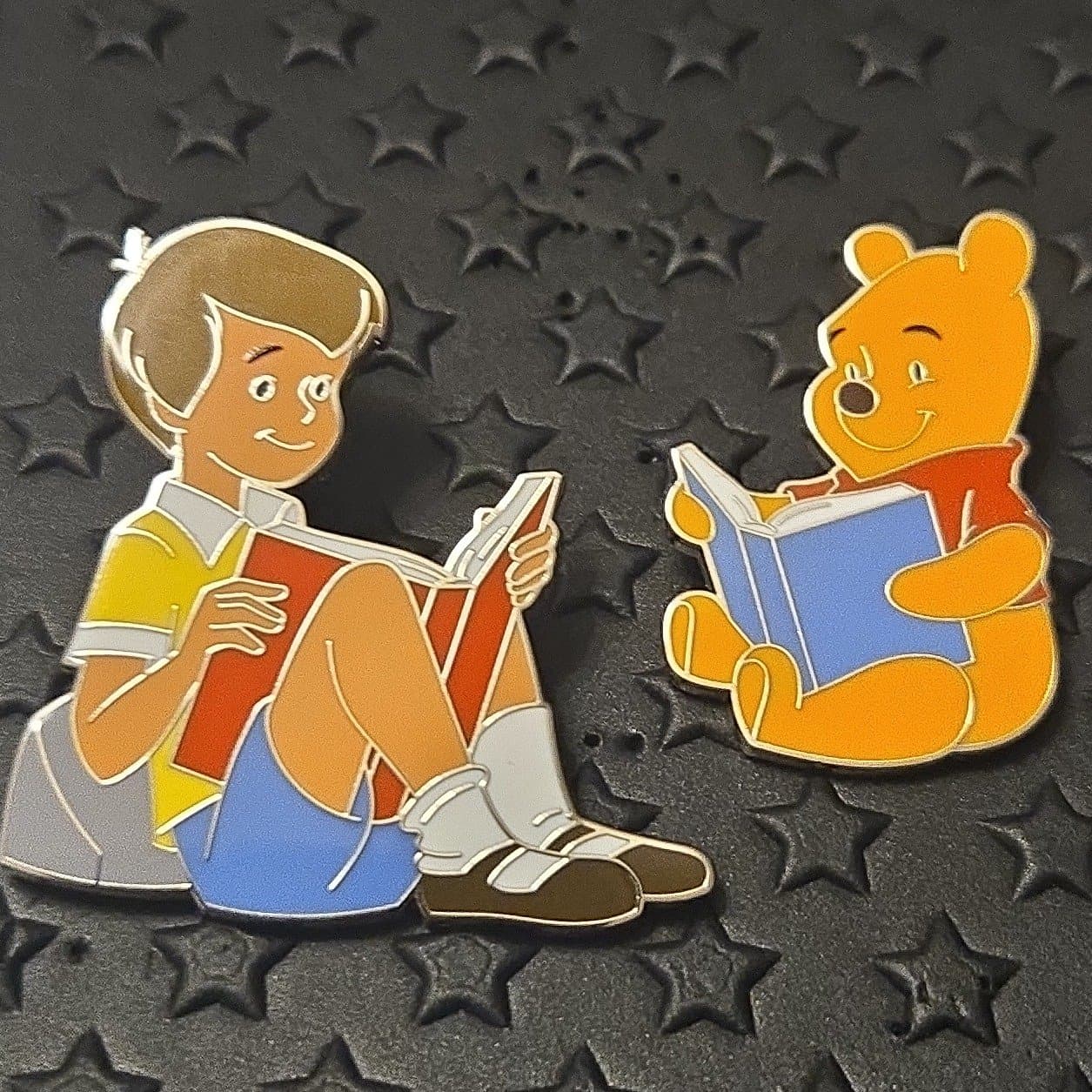 Winnie the Pooh and Christopher Robin Reading Pin Set front
