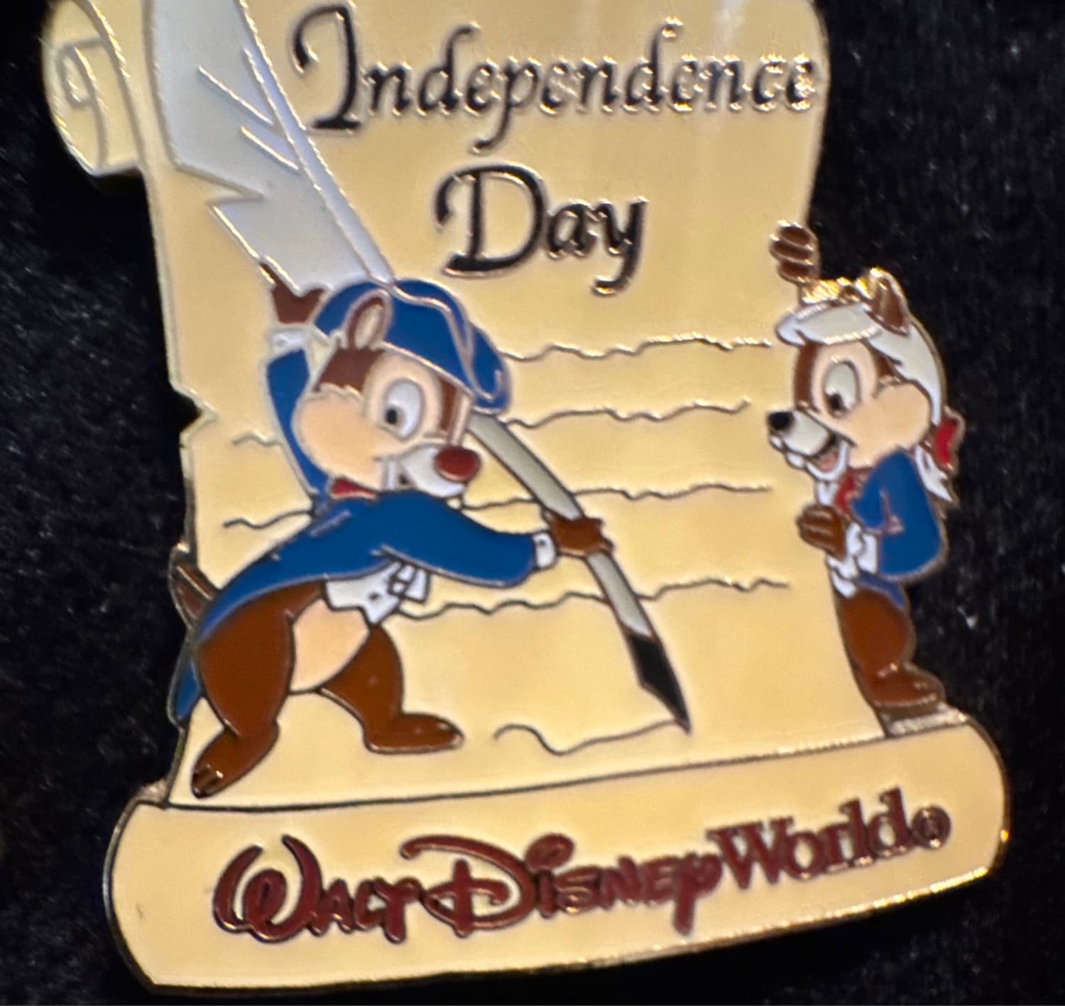 Chip 'n Dale Independence Day 2004 Pin front