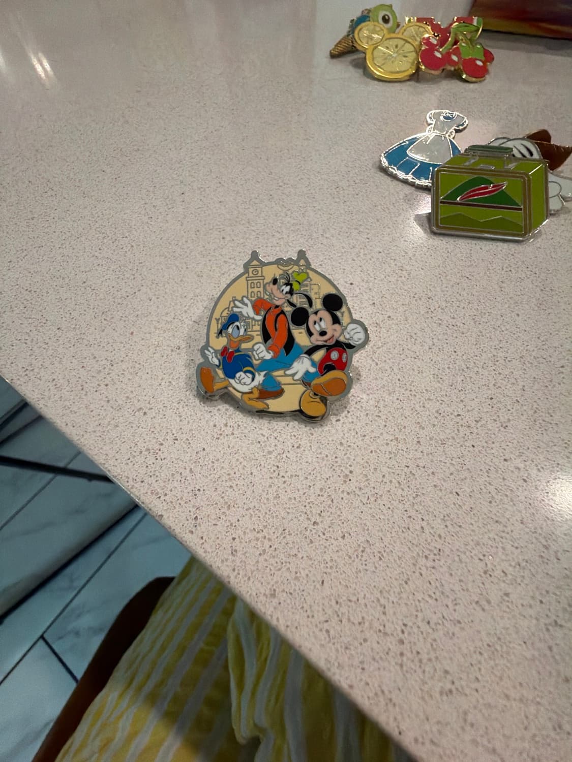 Mickey and Minnie Thanksgiving Pilgrims Cornucopia Pin 2008 front