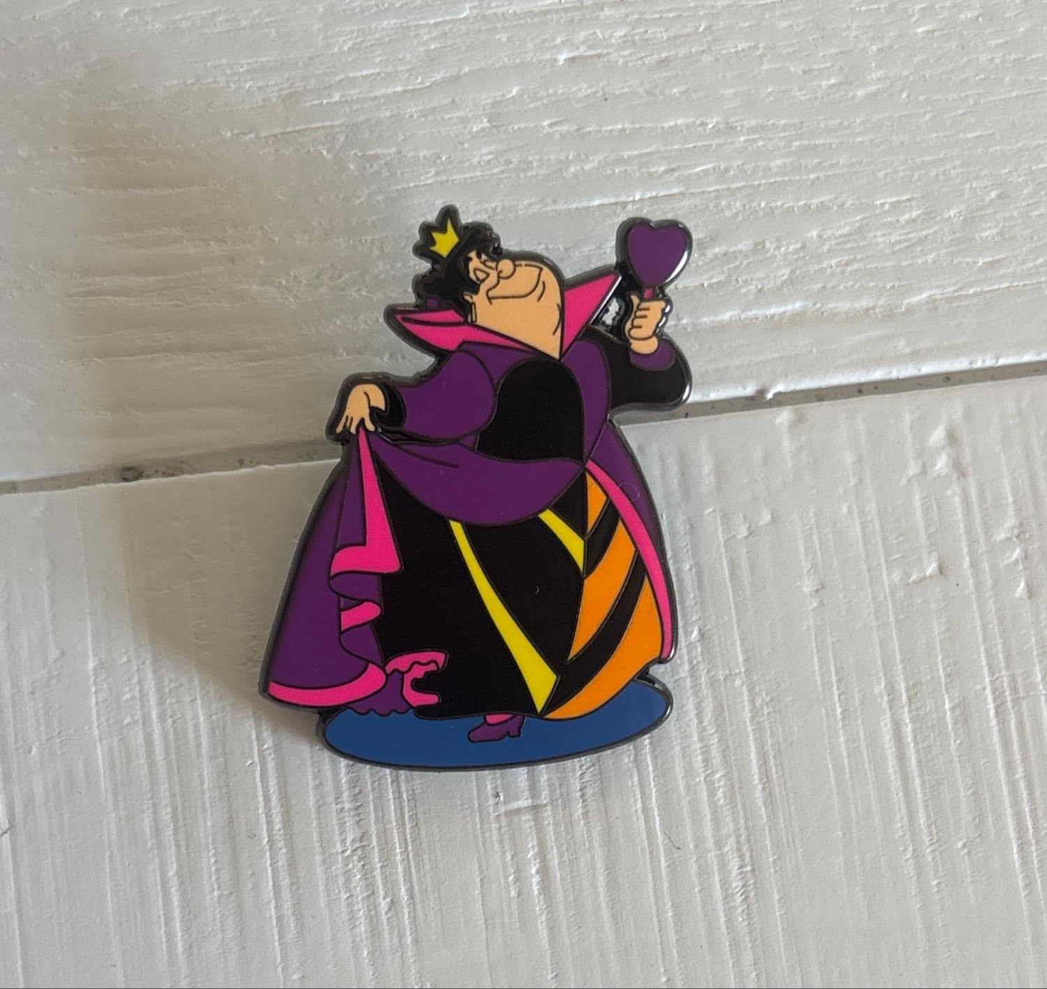 Queen of Hearts Full Body with Heart Mirror front