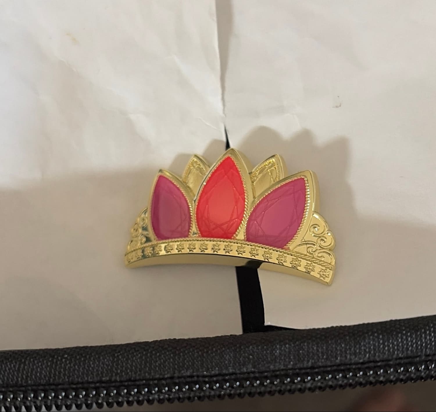 Aurora - Sleeping Beauty - Princess Crown Pin front