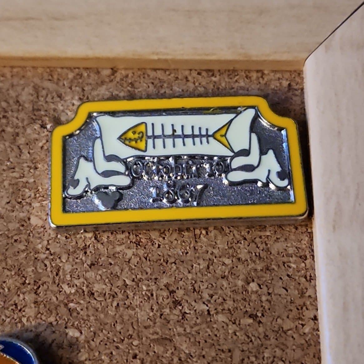 DLR - Hidden Mickey Series Haunted Mansion Tombstones - 2009 - Fish front