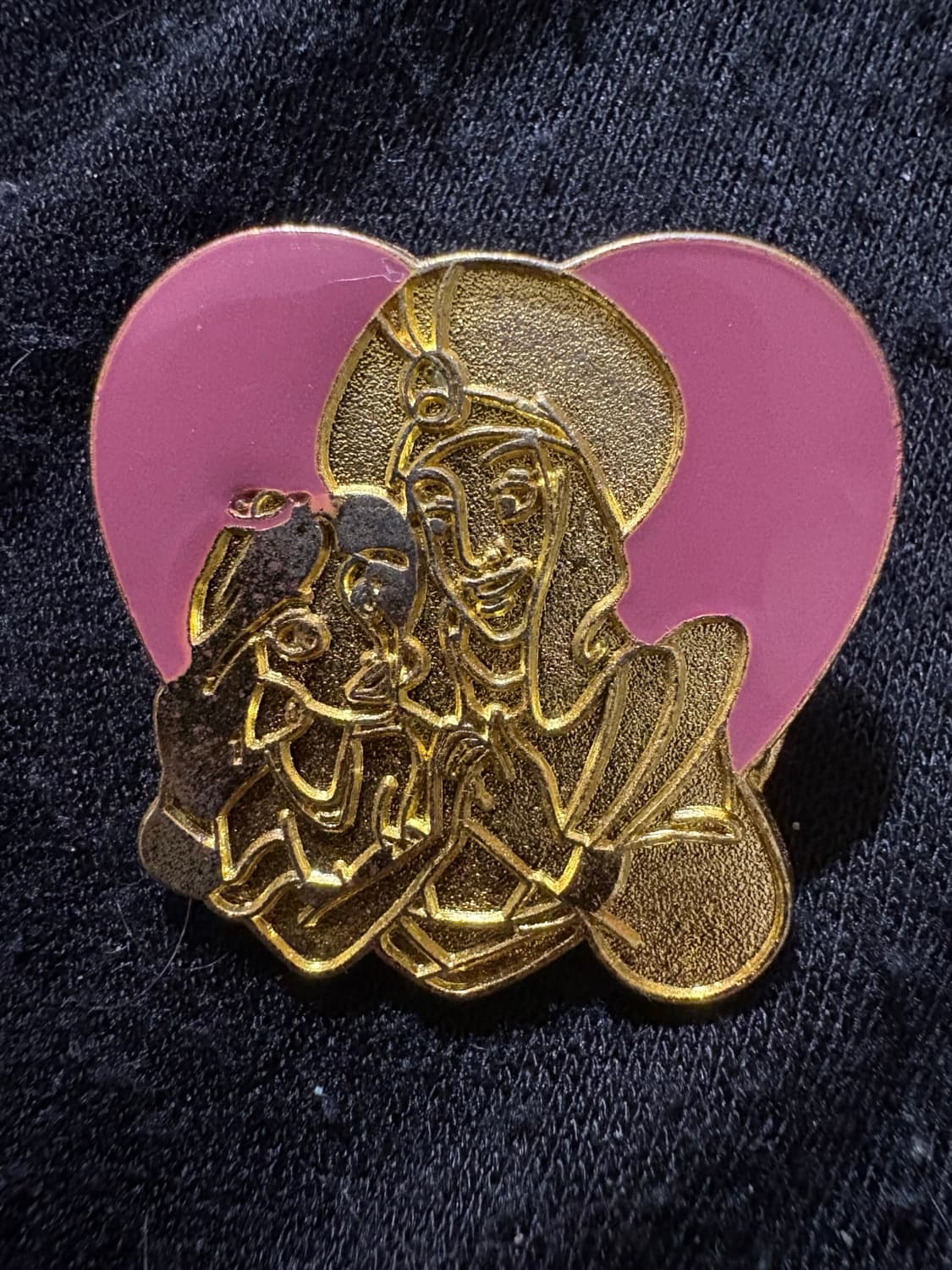 Aladdin and Jasmine Heart Pin front
