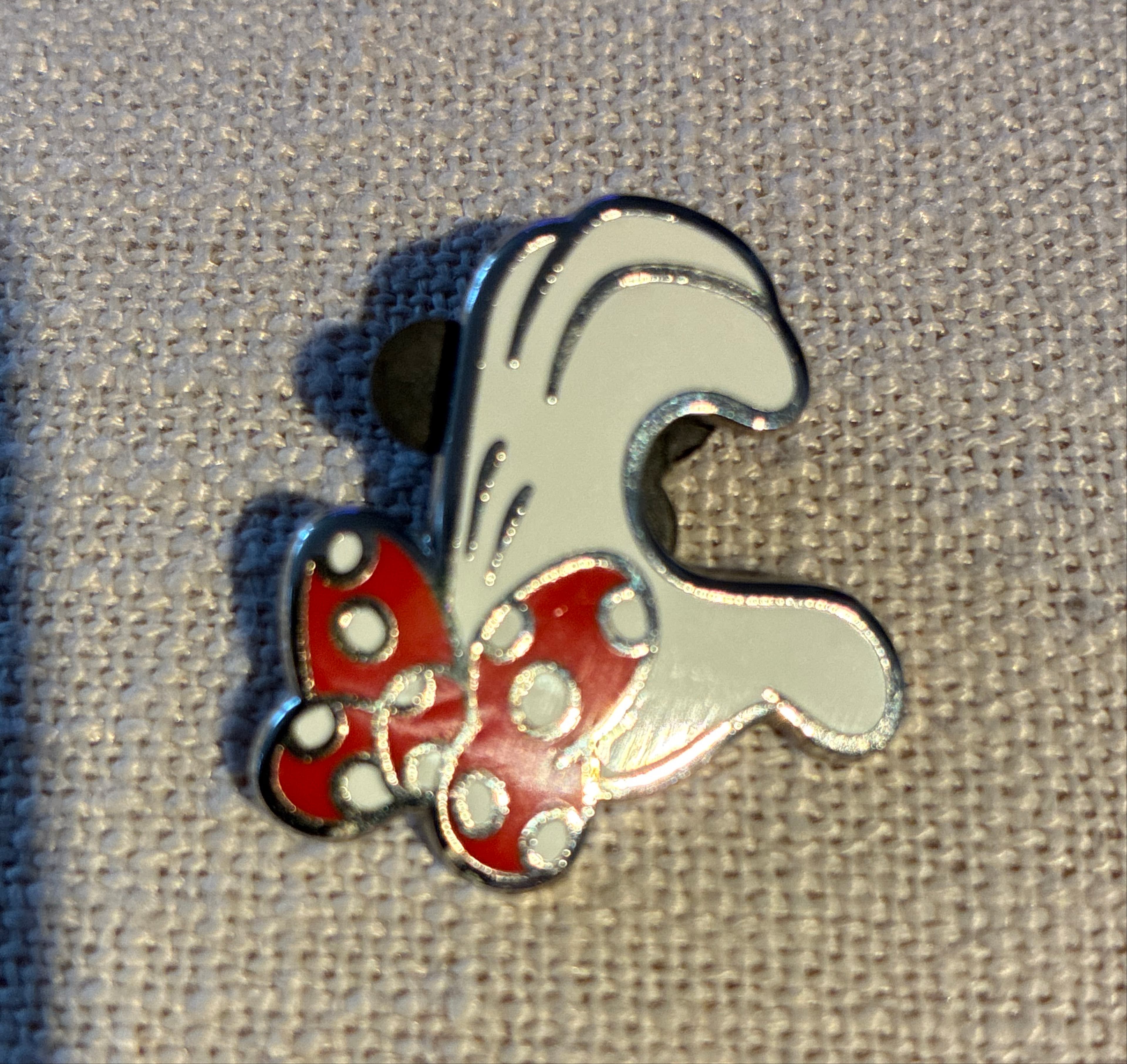 Minnie Mouse - OK - Glove Hand - Hidden Mickey - Game Prize front