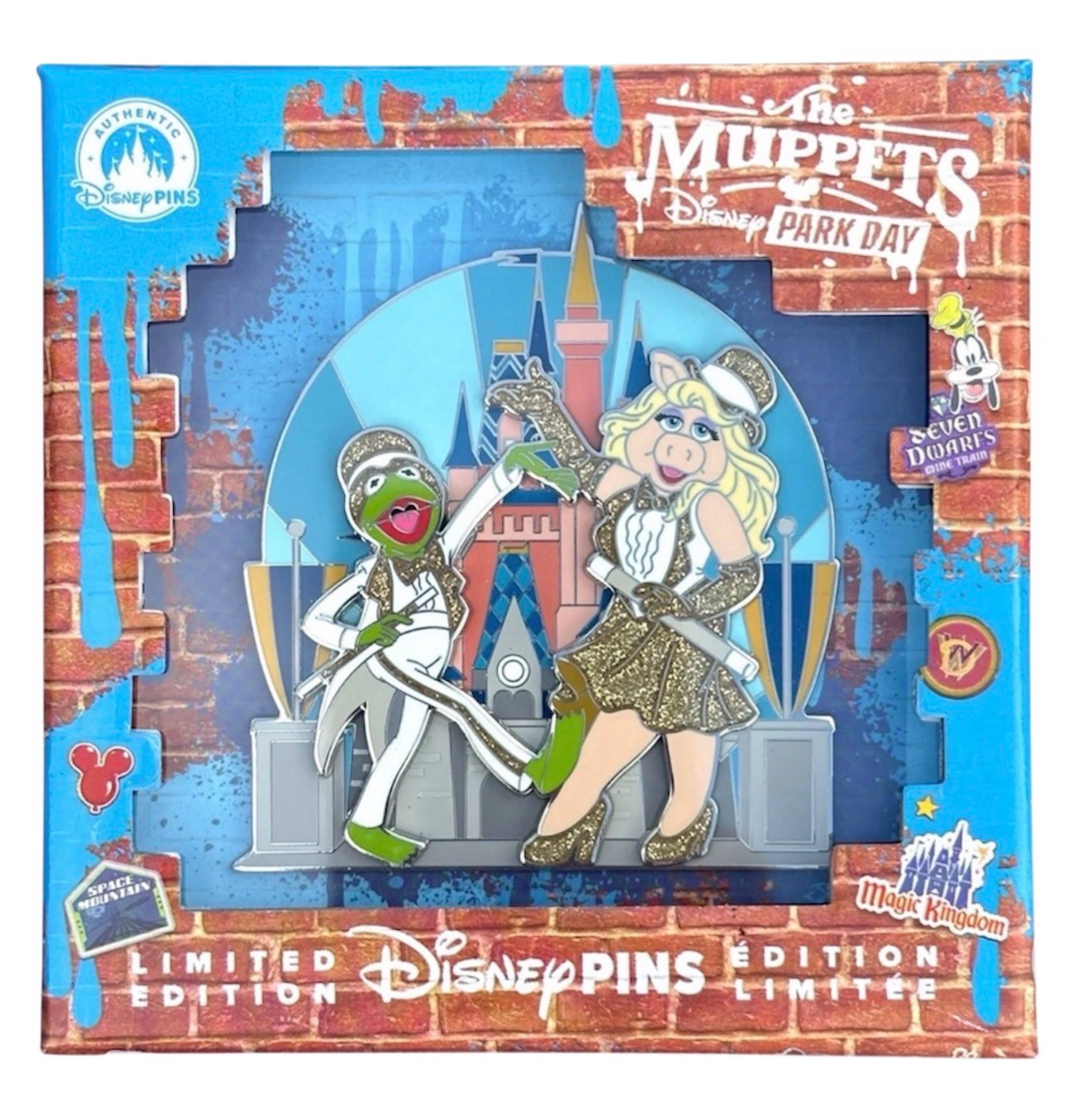 The Muppets Kermit and Miss Piggy at Cinderella Castle Mini Jumbo front