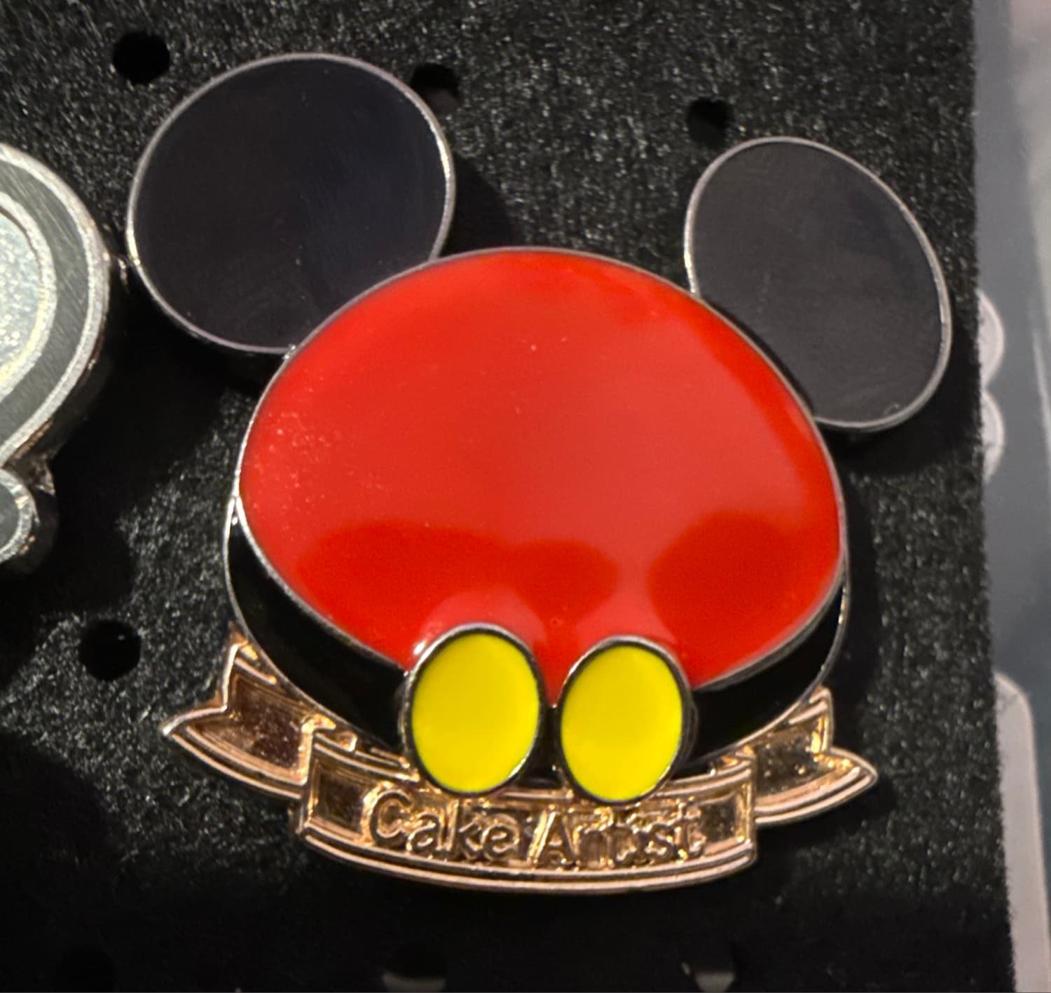 Amorette's Patisserie Cake Decorating Experience Pin front