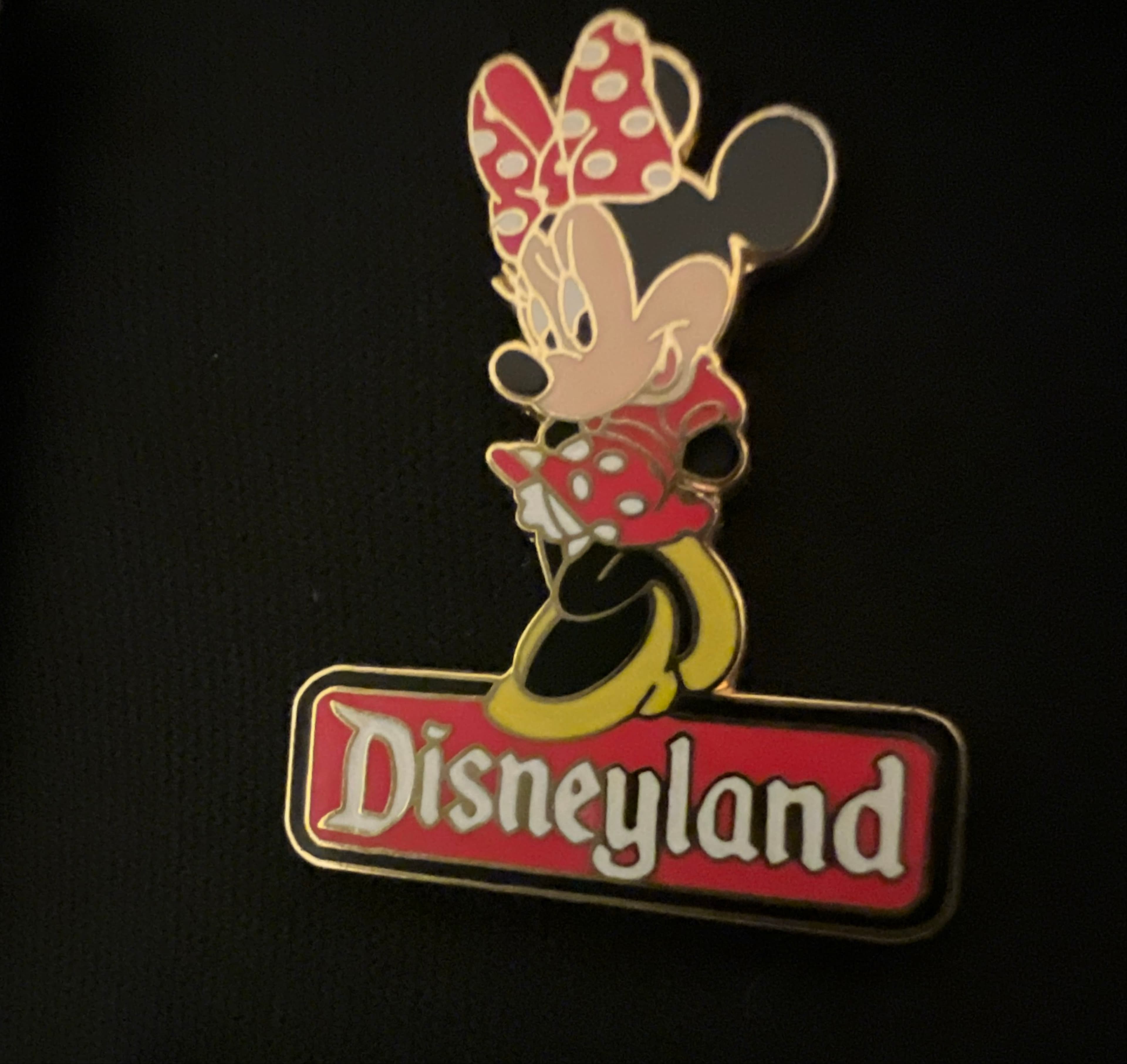 Minnie Mouse Classic Pose Disneyland Banner Pin front