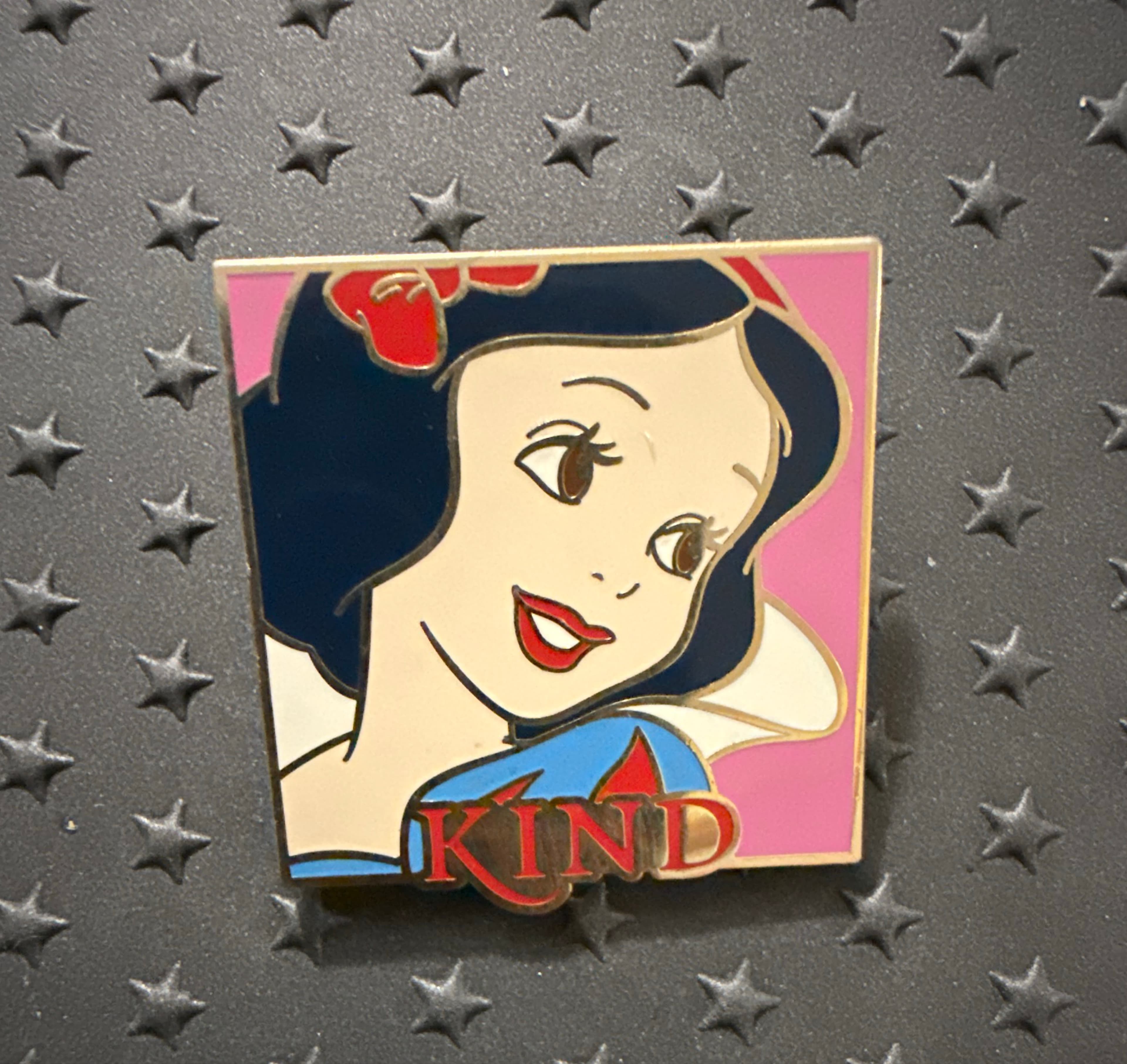 Snow White Kind - Princess Words Mystery Pin Set front