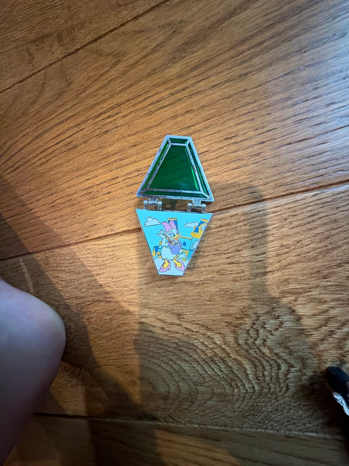 Daisy Duck 20th Anniversary Hinged Emerald Green Gem Pin front