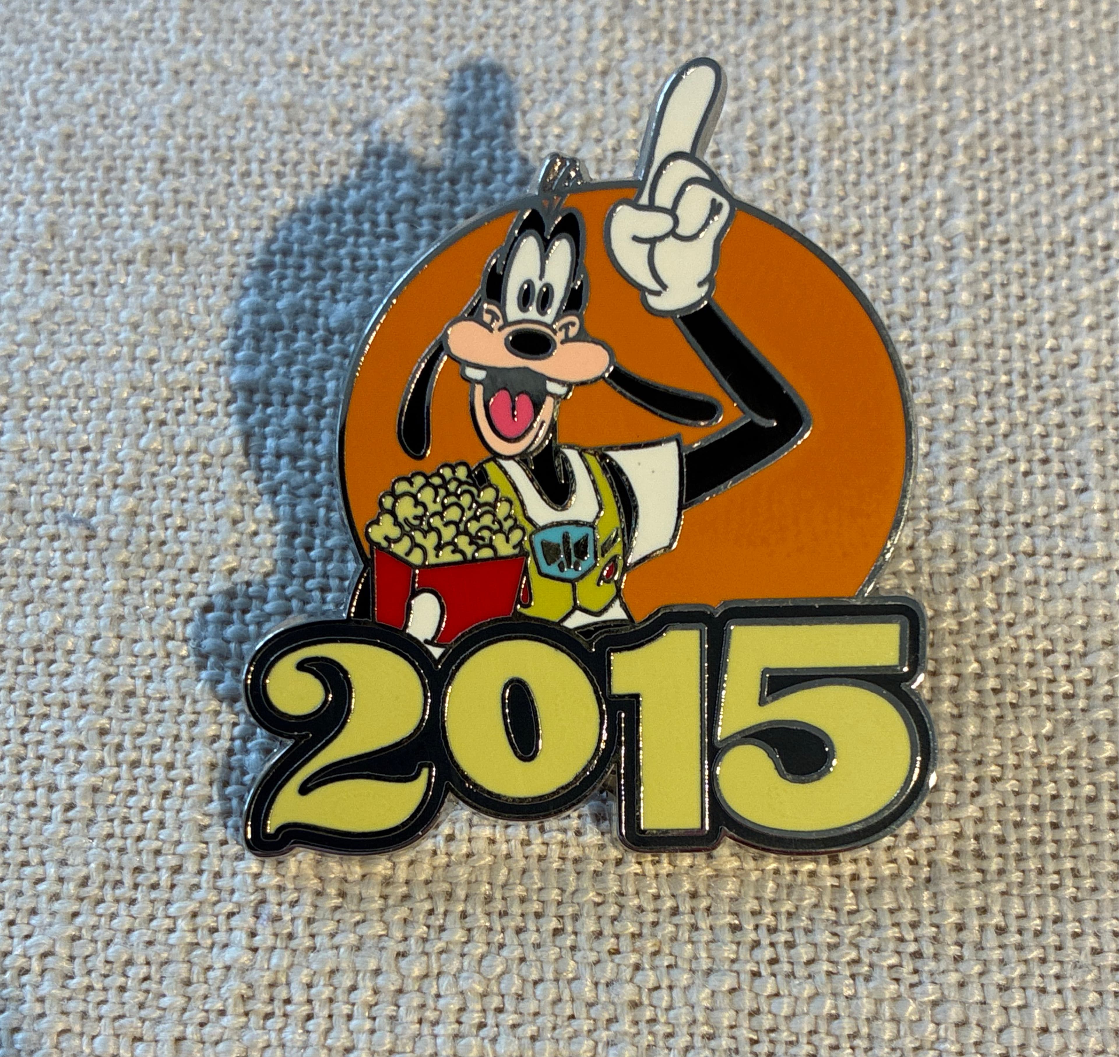 Goofy with Popcorn - 2015 Dated Year Pin front