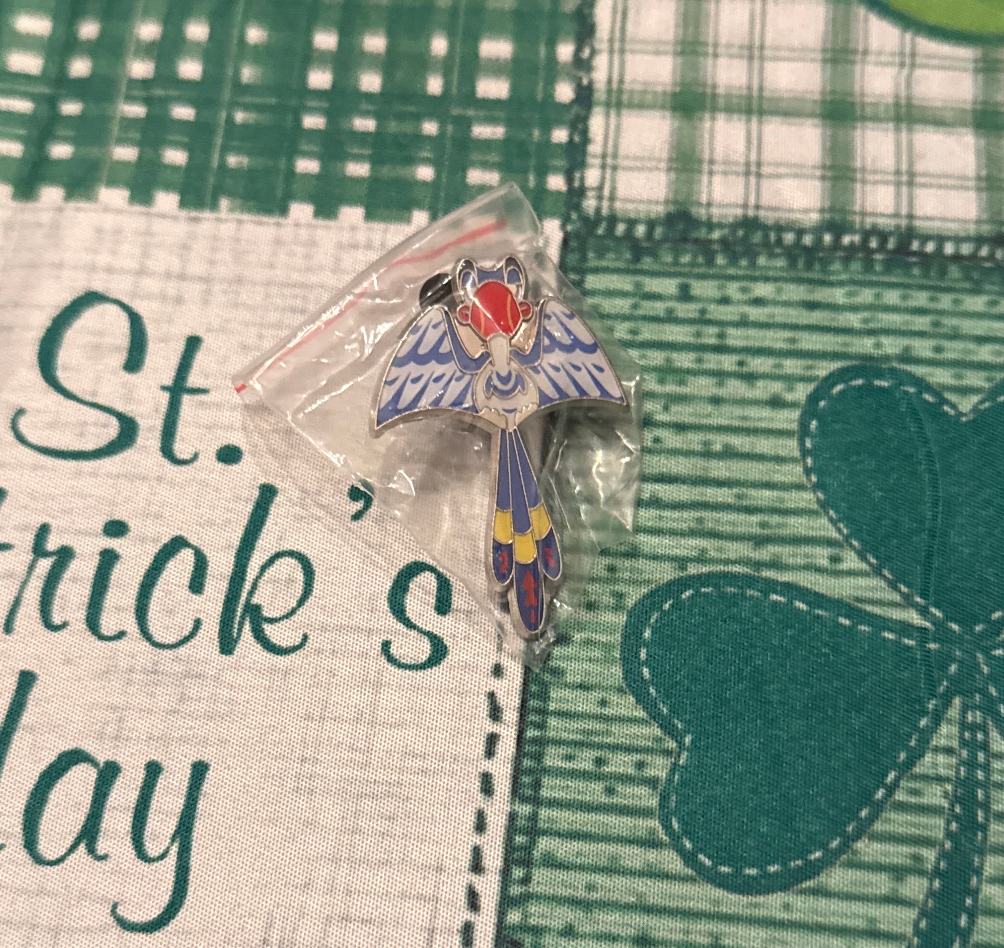 Macaw Parrot - The Enchanted Tiki Room - Adventureland Mystery Pin Set front