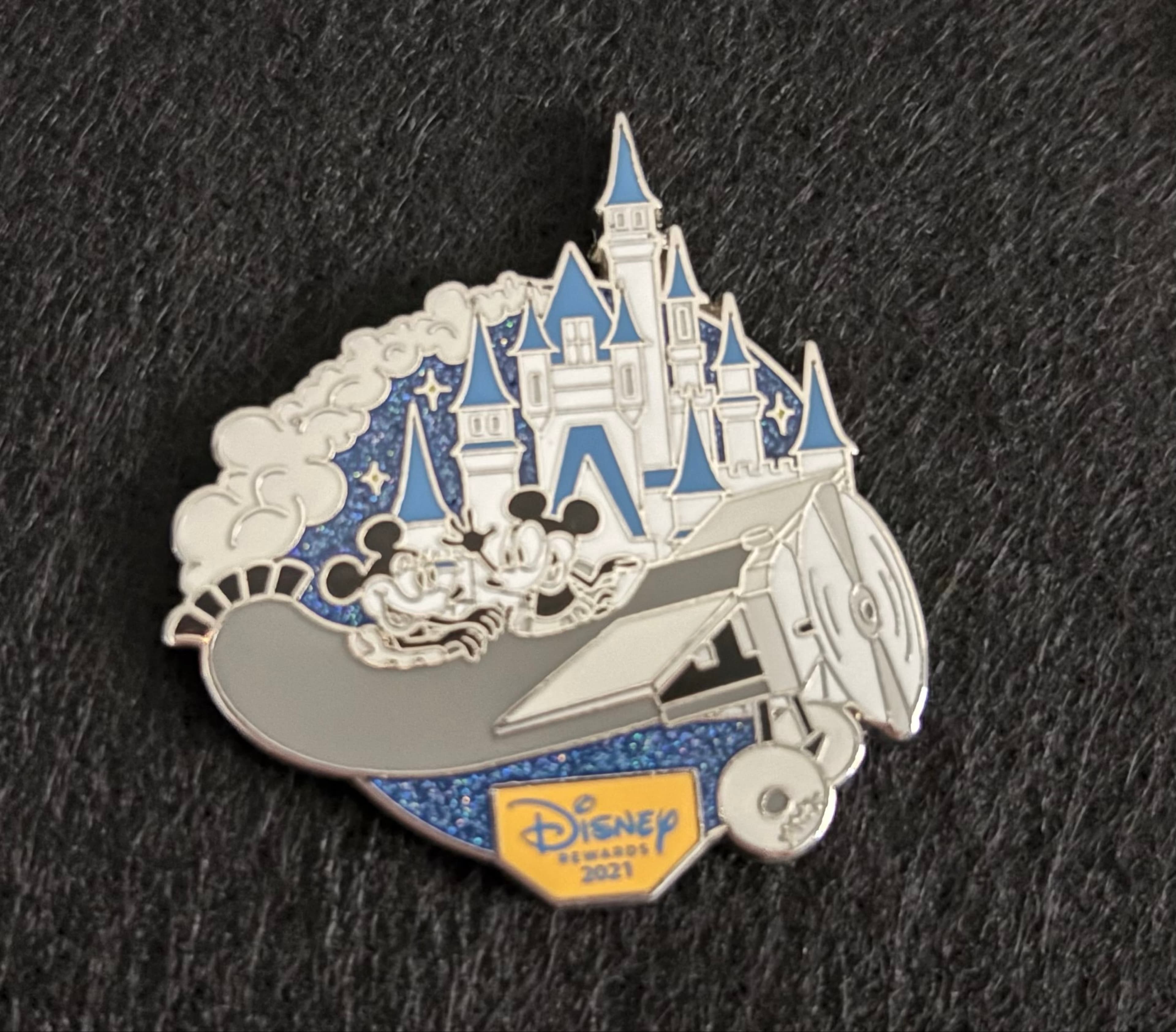 Mickey And Minnie Airplane - Disney Visa Exclusive - 2021 front