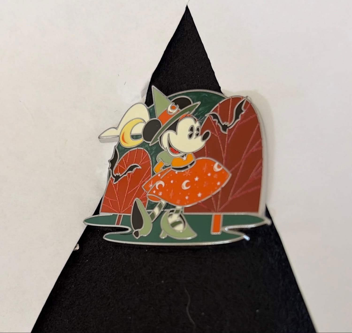 Minnie as Witch - Mickey Mouse Family Halloween Collection front
