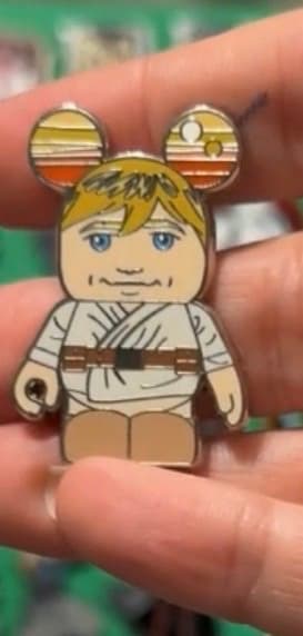 Luke Skywalker Vinylmation Pin front