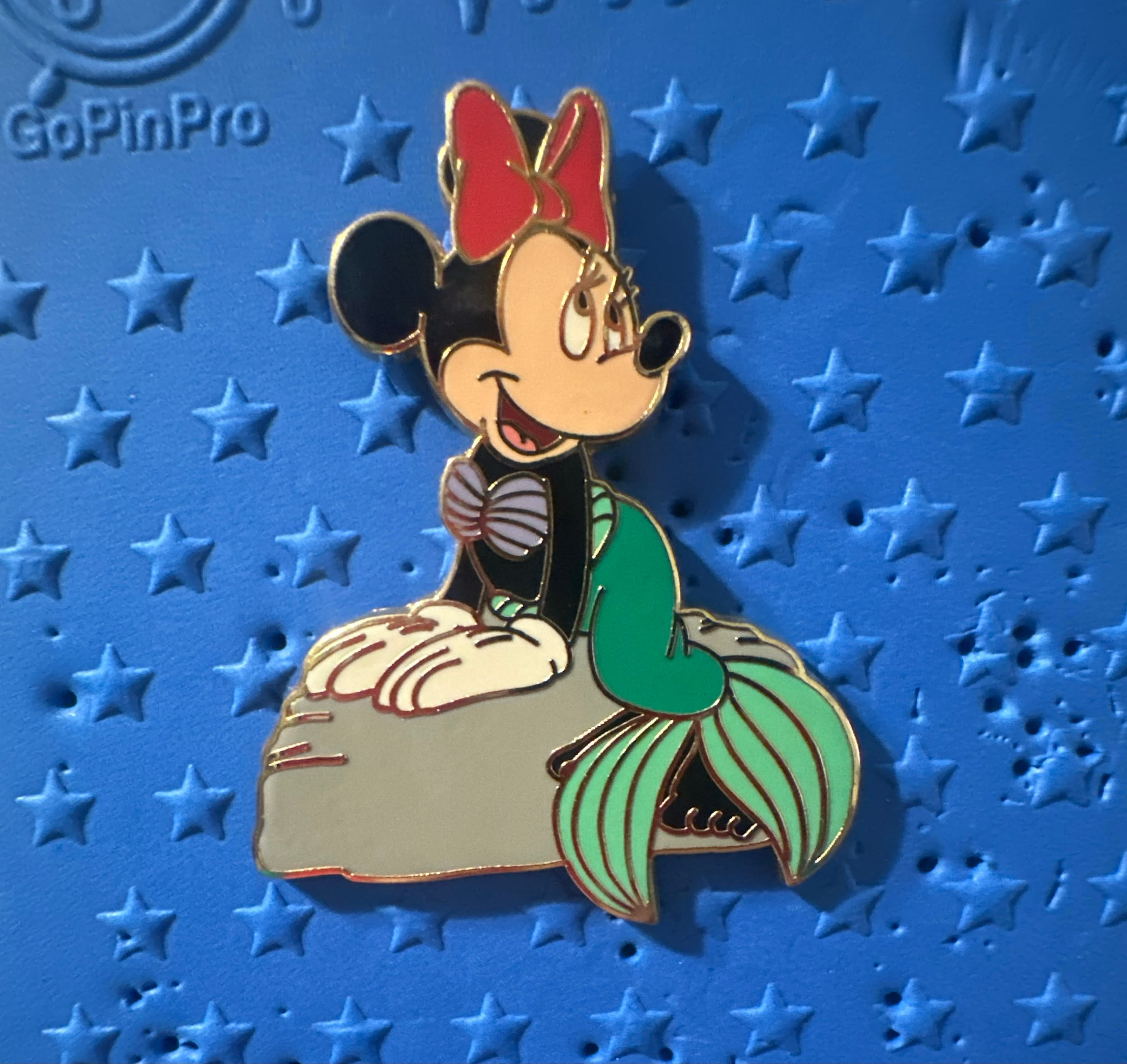Minnie Mouse as Ariel Pin front
