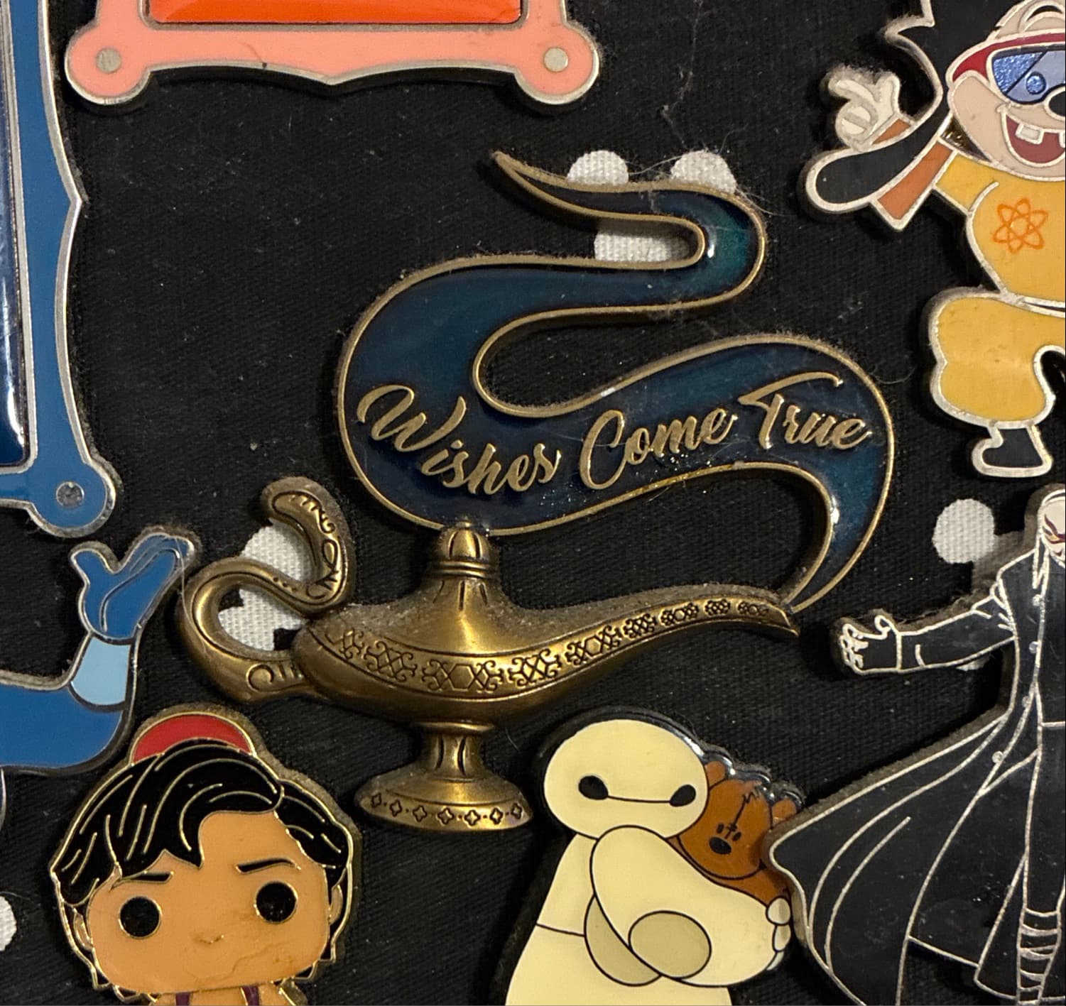 Aladdin (2019 Live Action) - Magic Lamp Wishes Come True front