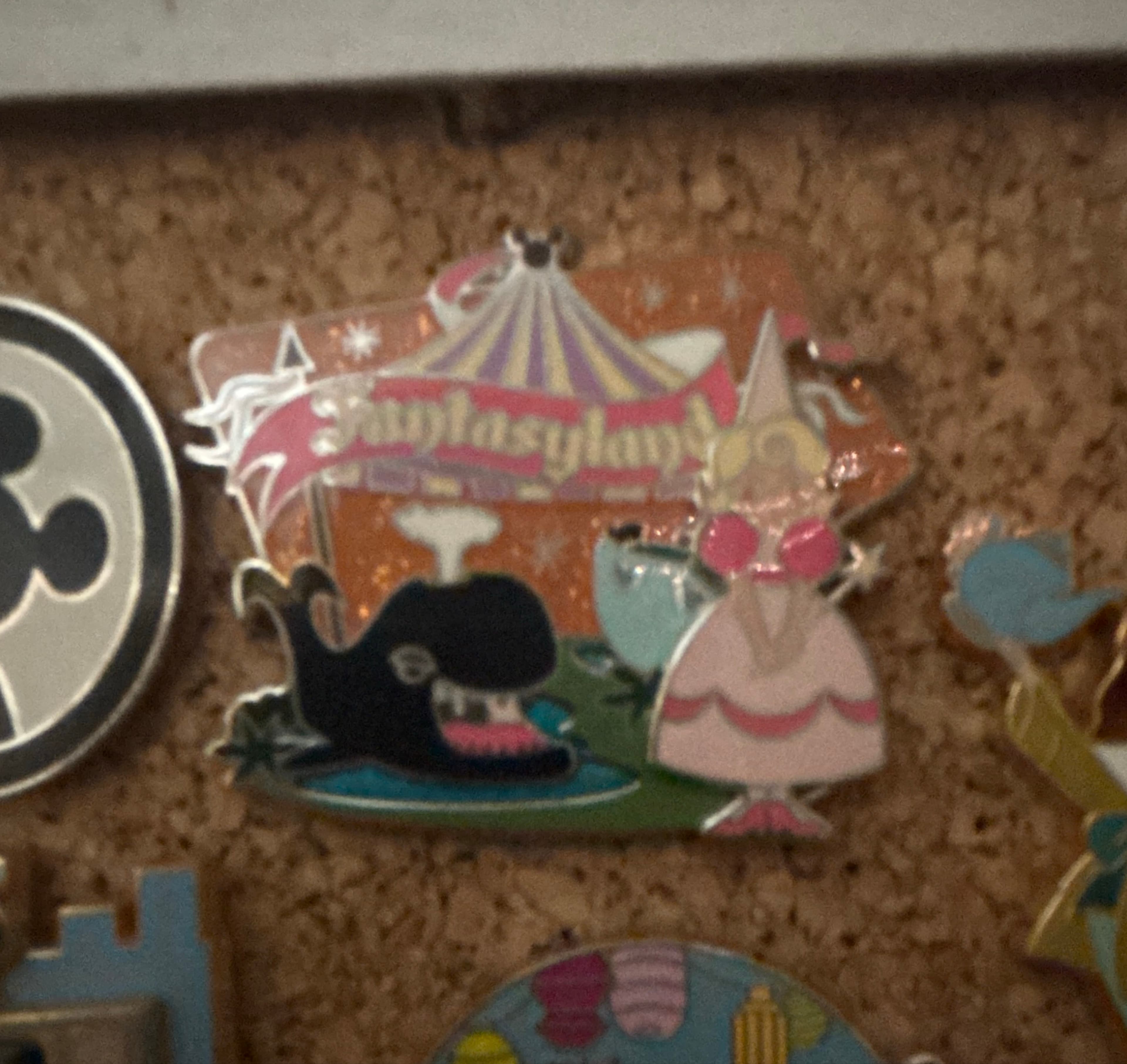 DLR - Fantasyland - Retro Lands Pin front