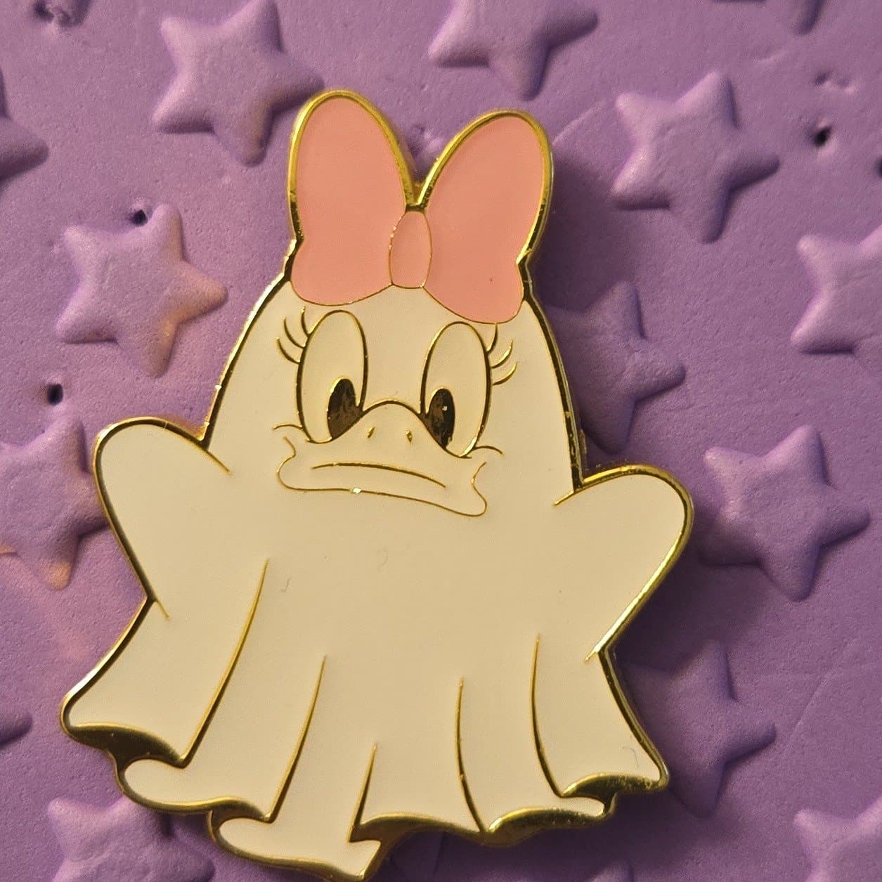Daisy Duck Halloween Ghost Pin front