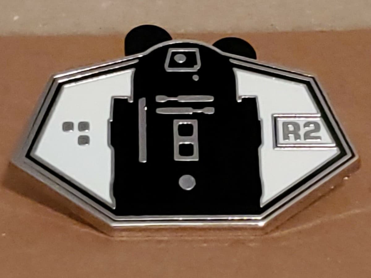 R2-D2 Droid Depot Galaxy's Edge Pin front