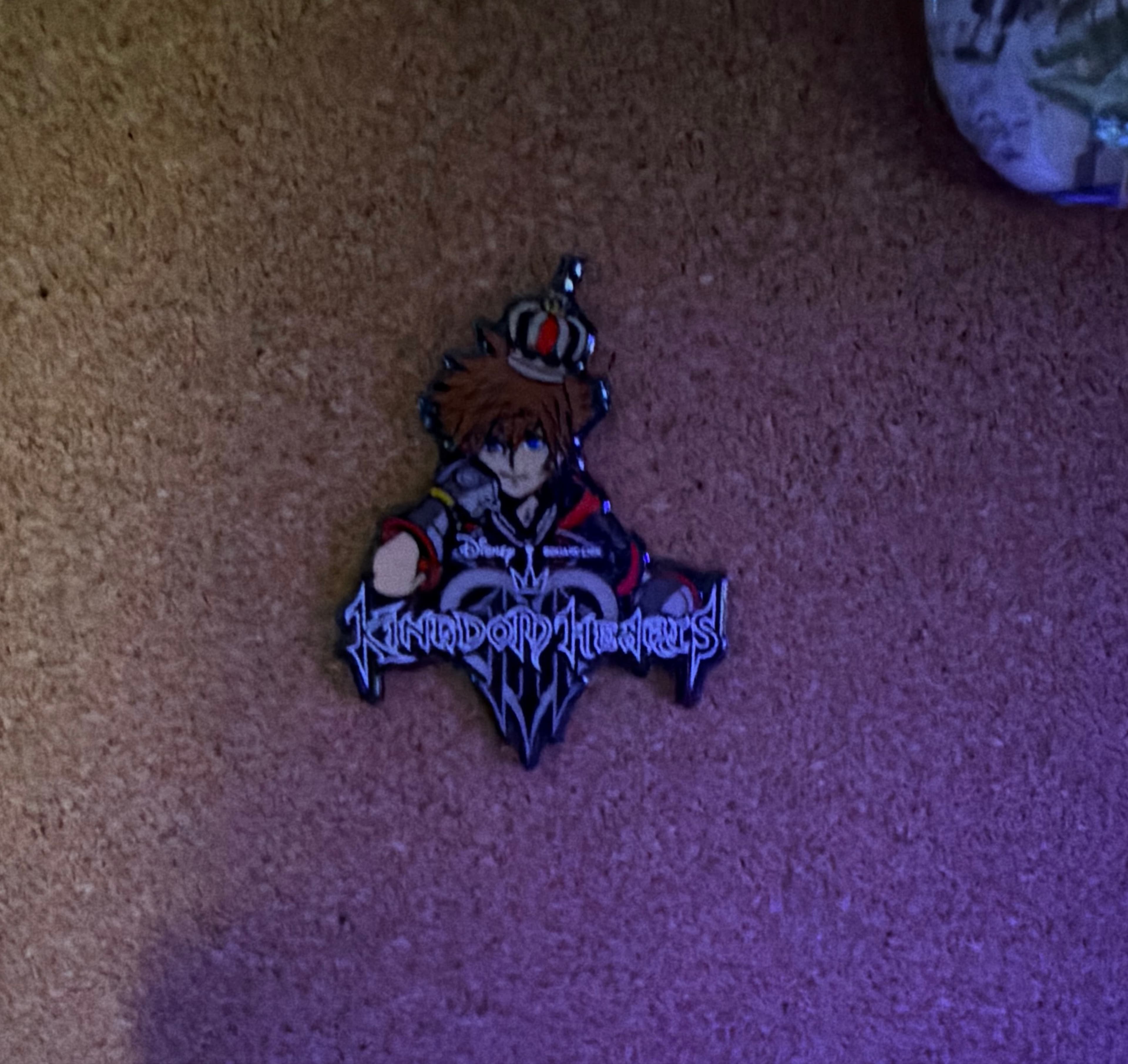 Kingdom Hearts III Sora Deluxe Edition Pre-Order Pin front