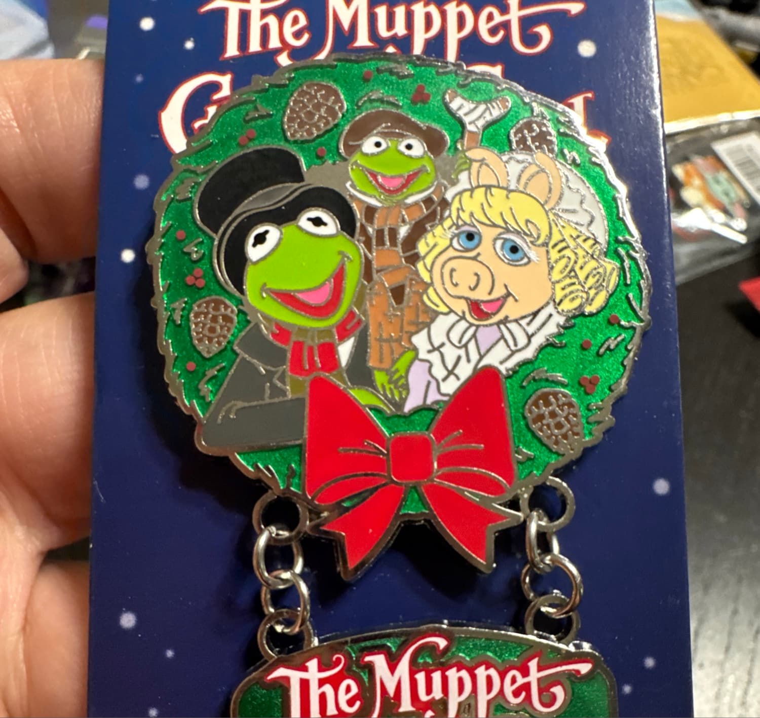 DLR/WDW - Muppets Christmas Carol - 2019 - Family Kermit, Ms Piggy and Robin front