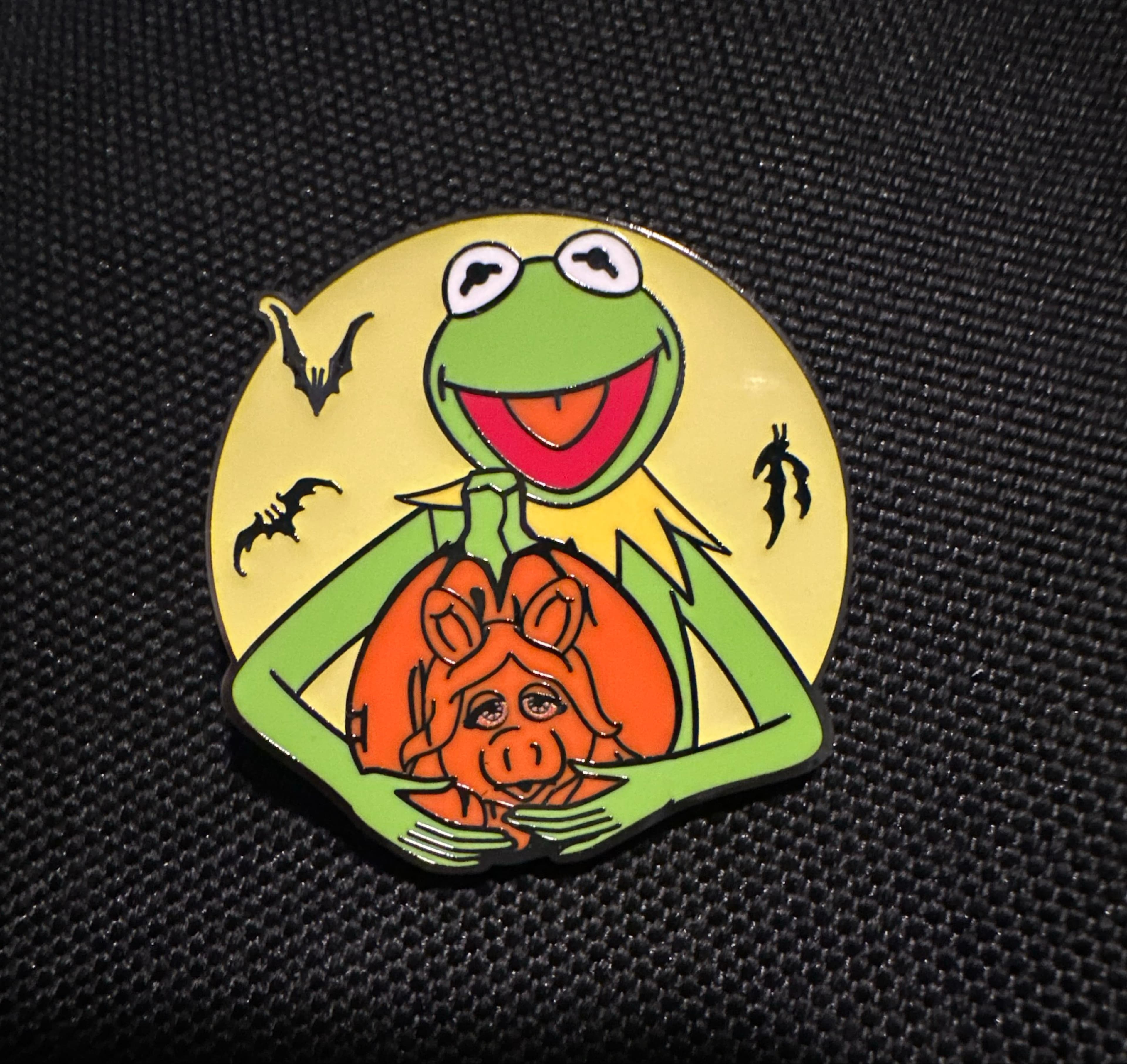 Kermit the Frog with Miss Piggy Pumpkin Halloween Disney Pin front